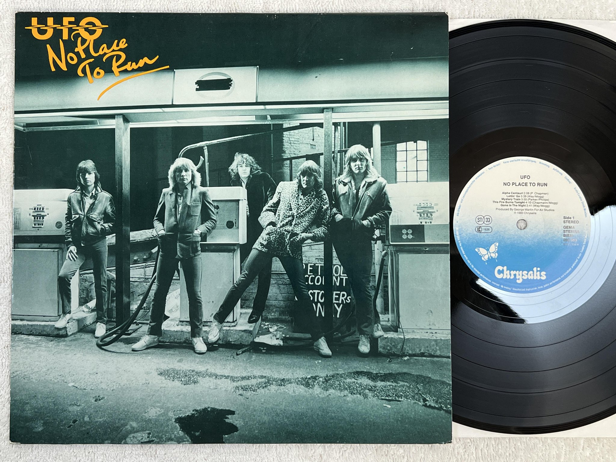 Omslagsbild för skivan UFO no place to run LP -80 Ger CHRYSALIS 202 698