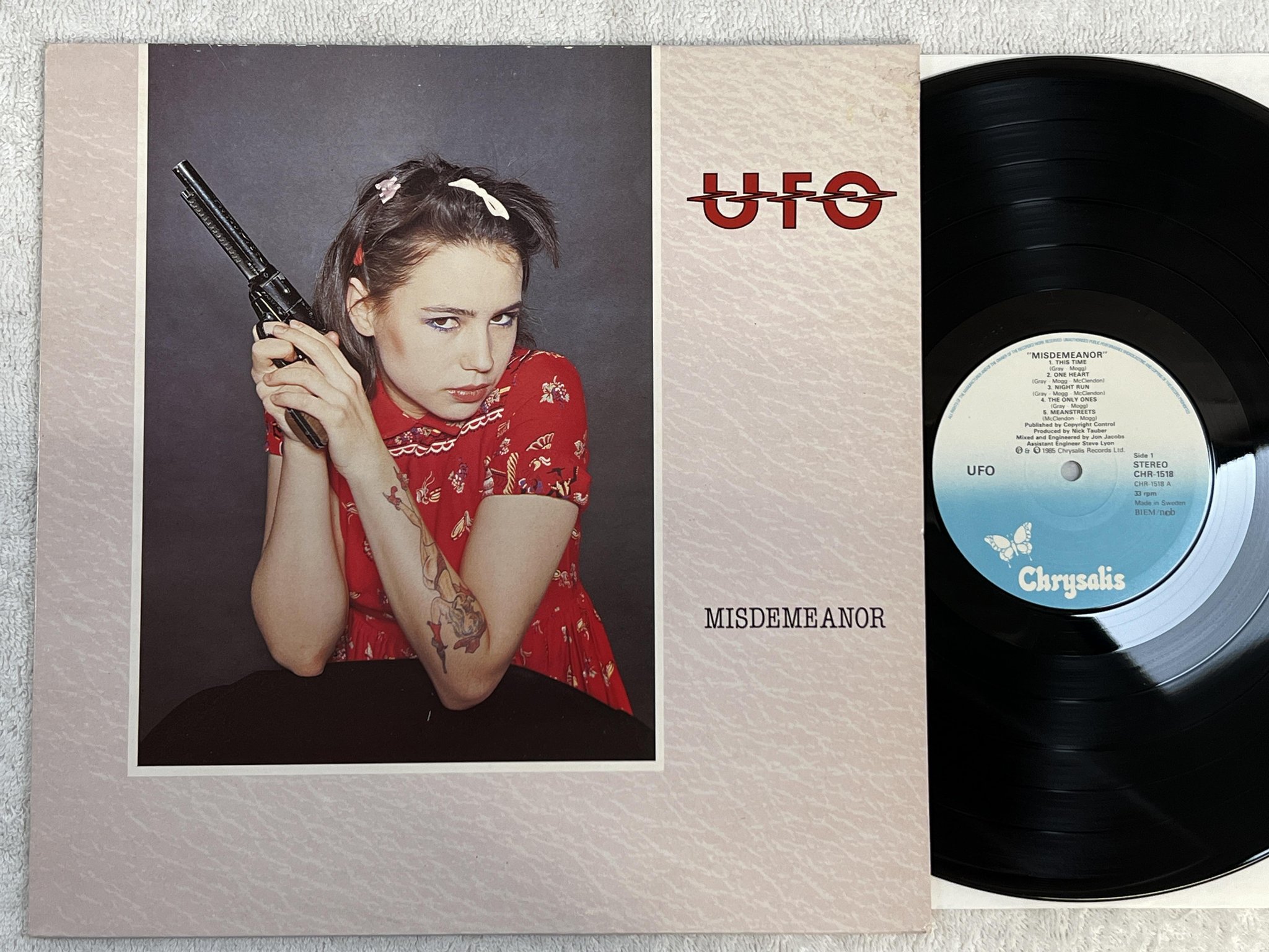 Omslagsbild för skivan UFO misdemeanor LP -85 ncb CHRYSALIS CHR 1518