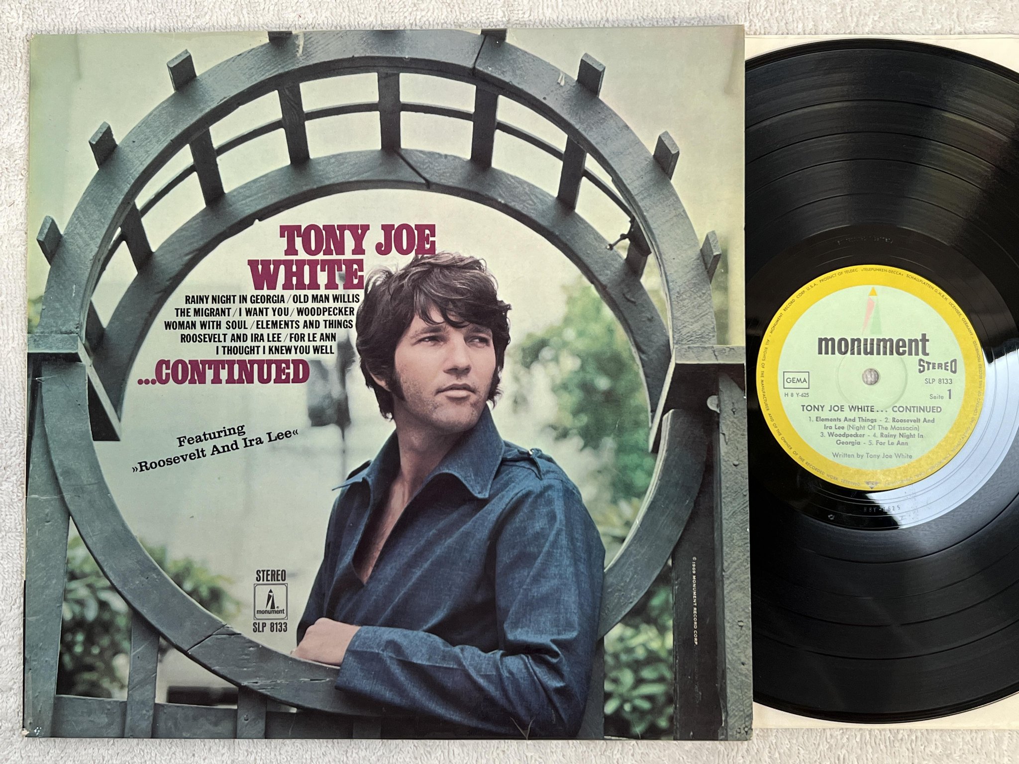 Omslagsbild för skivan TONY JOE WHITE ...continued LP Ger MONUMENT SLP 8133