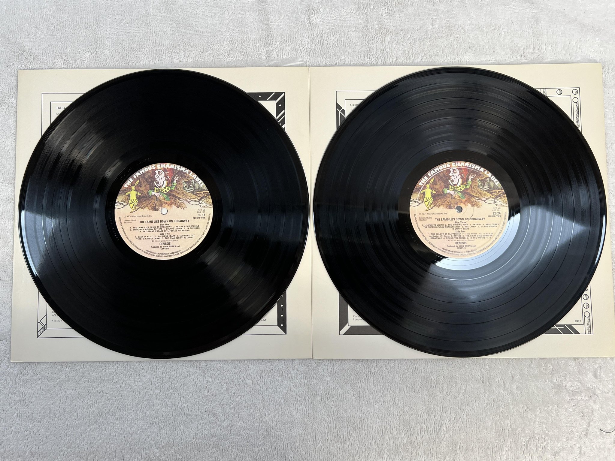 Omslagsbild för skivan GENESIS the lamb lies down on Broadway 2xLP -74 Can CHARISMA CG 1/2