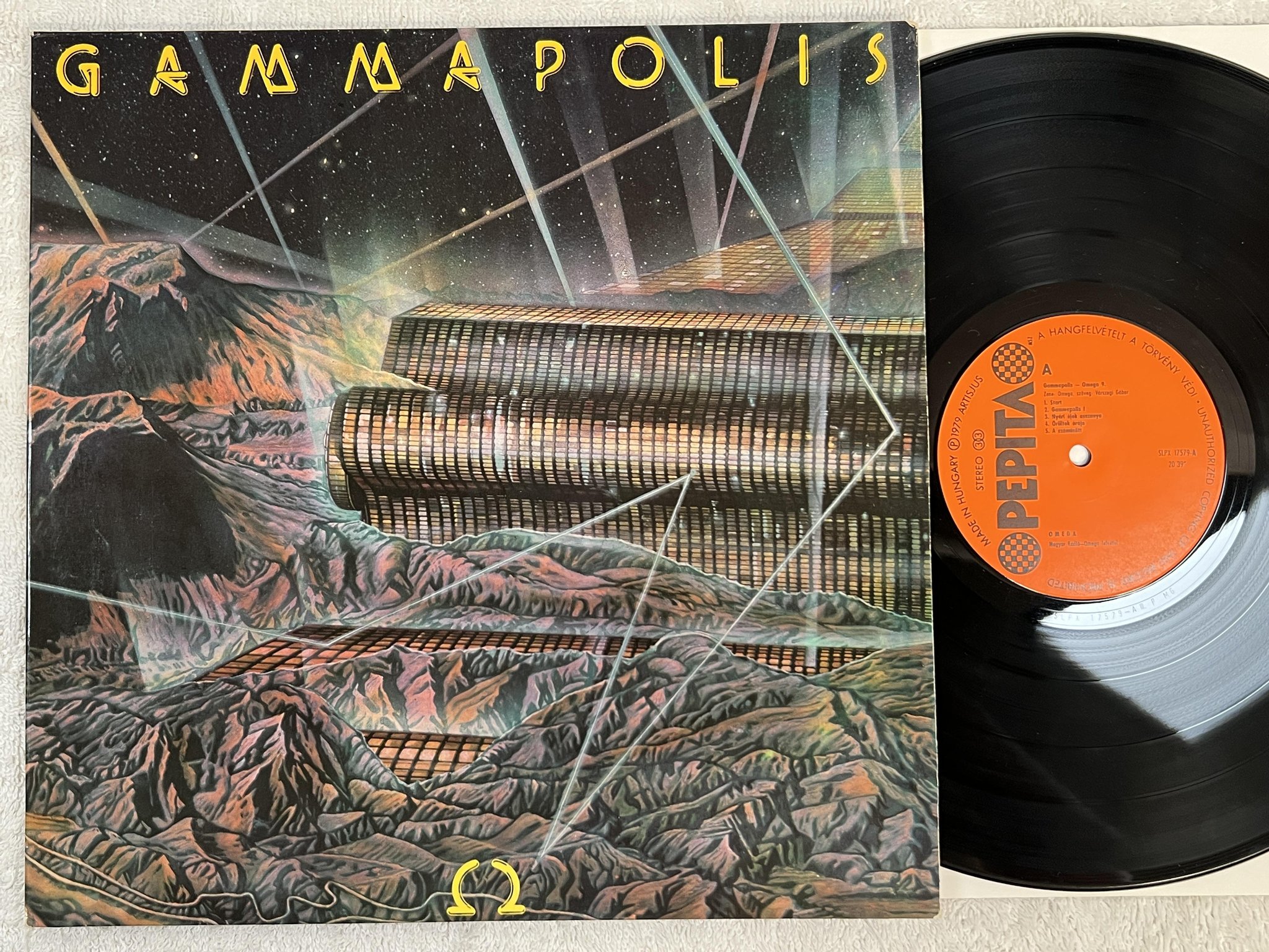 Omslagsbild för skivan OMEGA gammapolis LP -79 Hungary PEPITA SLPX 17579