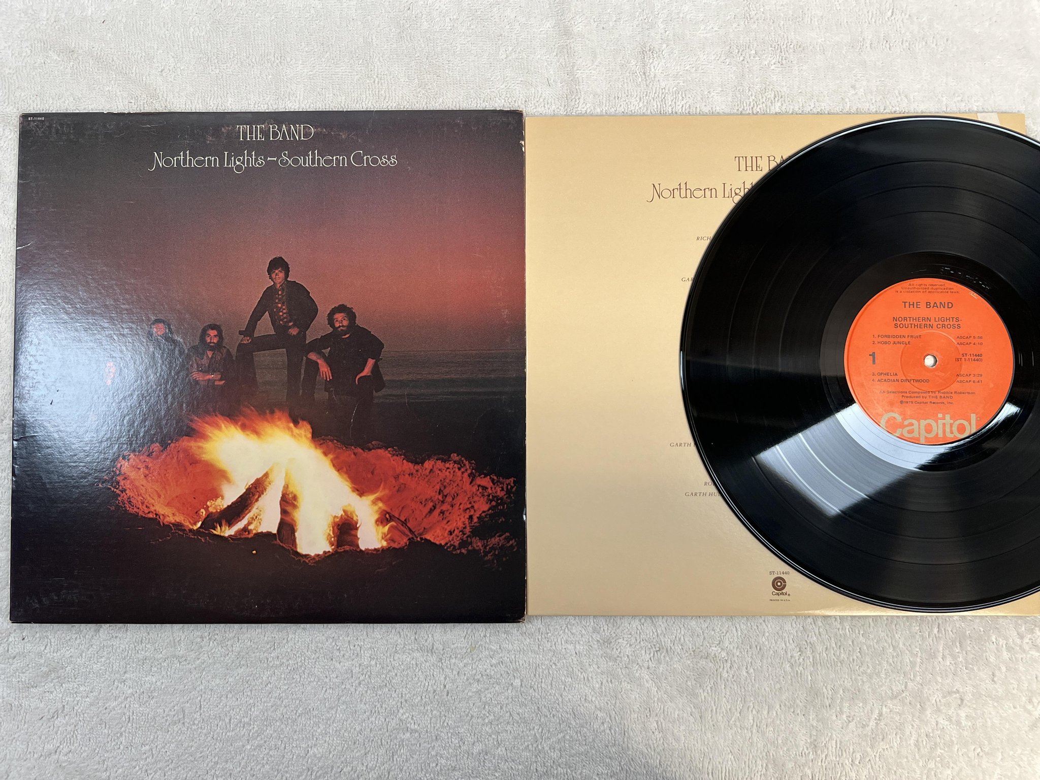 Omslagsbild för skivan THE BAND northern lights - southern cross LP -75 US CAPITOL ST 11440