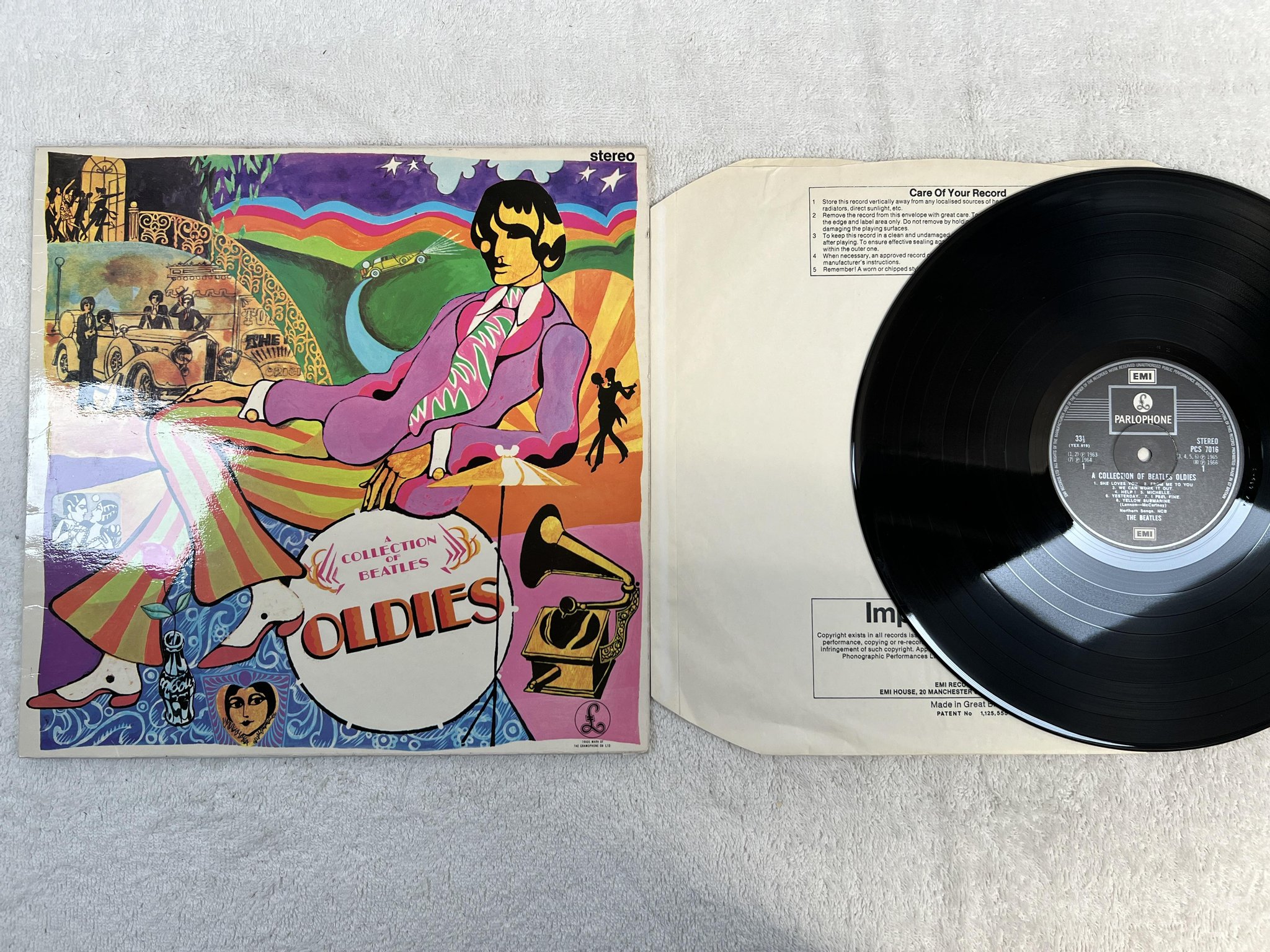 Omslagsbild för skivan THE BEATLES a collection of Beatles oldies LP UK EMI/PARLOPHONE PCS 7016