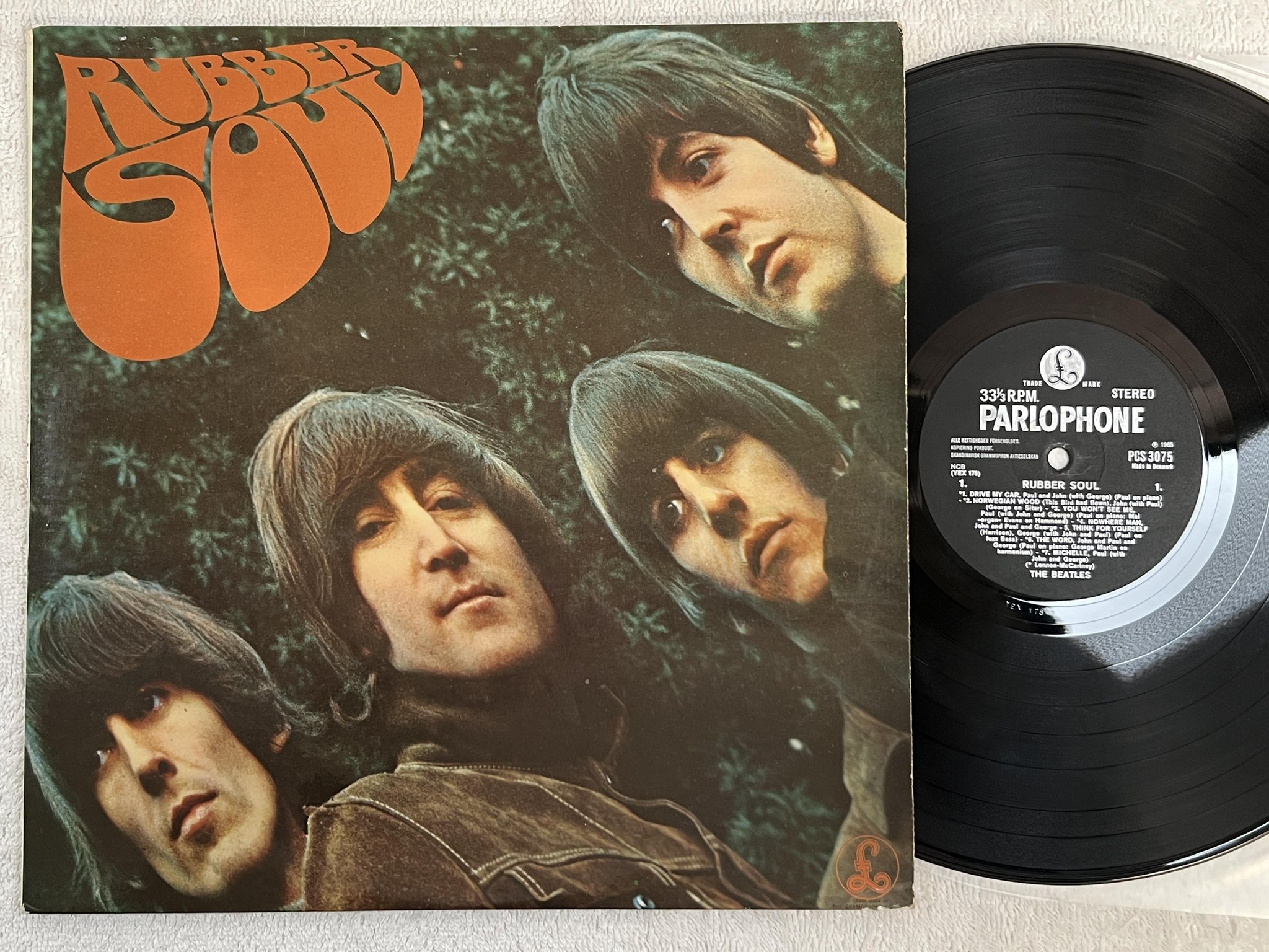 Omslagsbild för skivan THE BEATLES rubber soul LP UK -65 Den PARLOPHONE PCS 3075