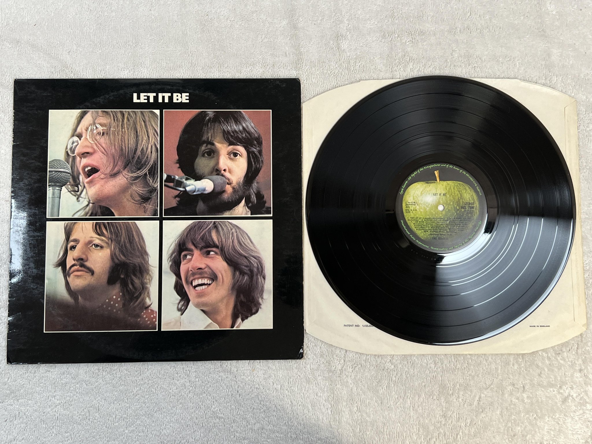 Omslagsbild för skivan THE BEATLES let it be LP -70 UK APPLE PCS 7096 *** RED APPLE ON COVER ***