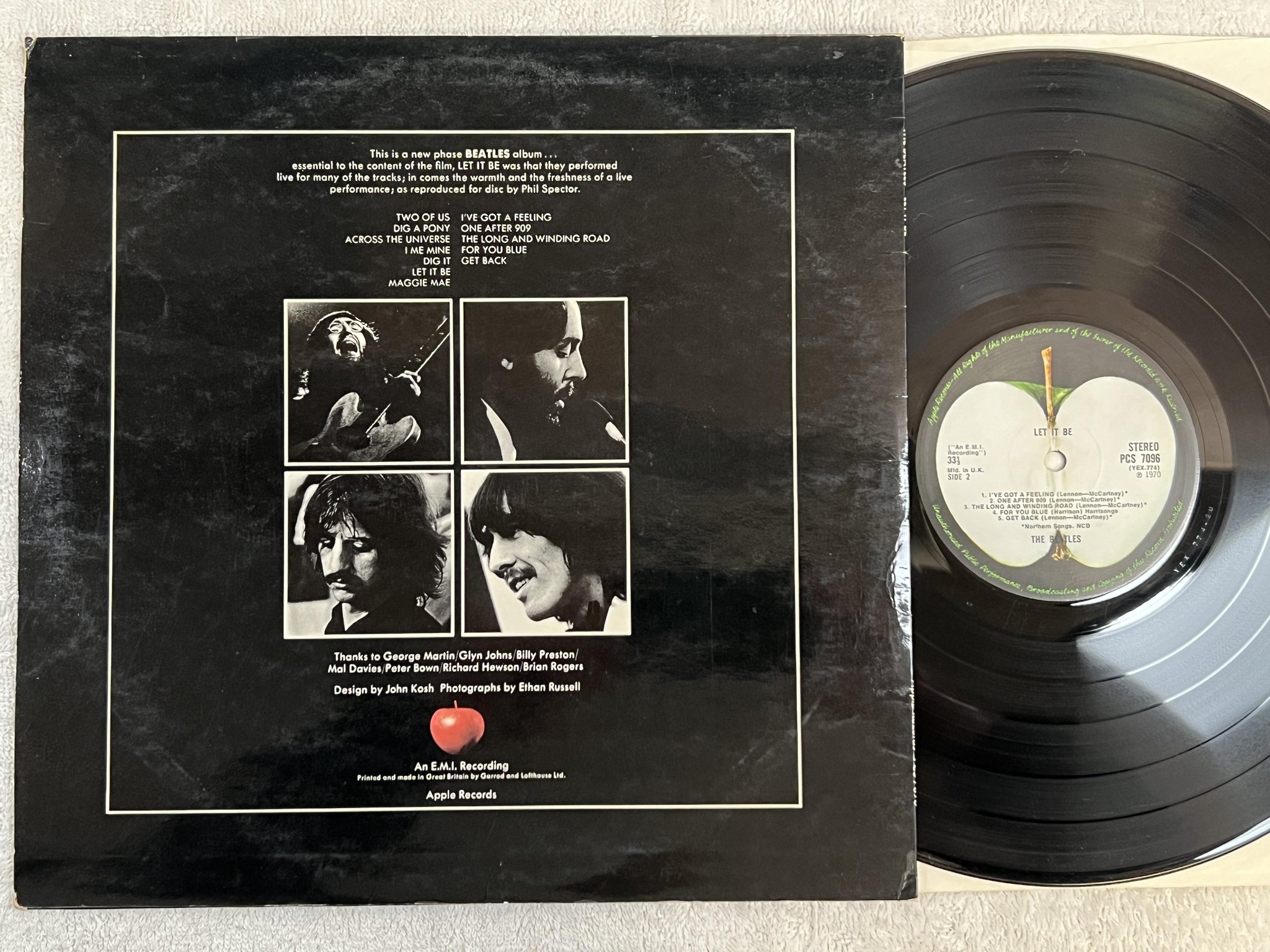 Omslagsbild för skivan THE BEATLES let it be LP -70 UK APPLE PCS 7096 *** RED APPLE ON COVER ***