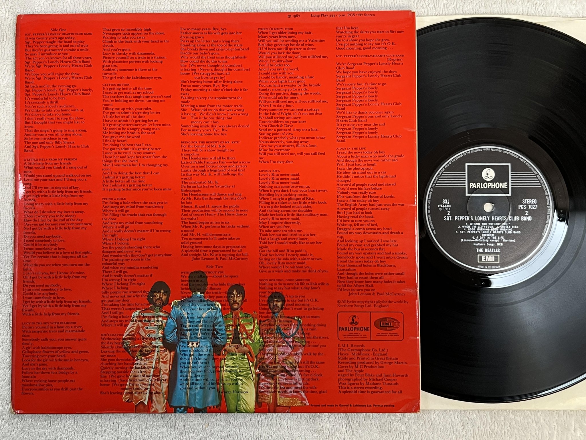 Omslagsbild för skivan THE BEATLES Sgt Pepper's lonely hearts club band LP UK EMI/PARLOPHONE PCS 7027