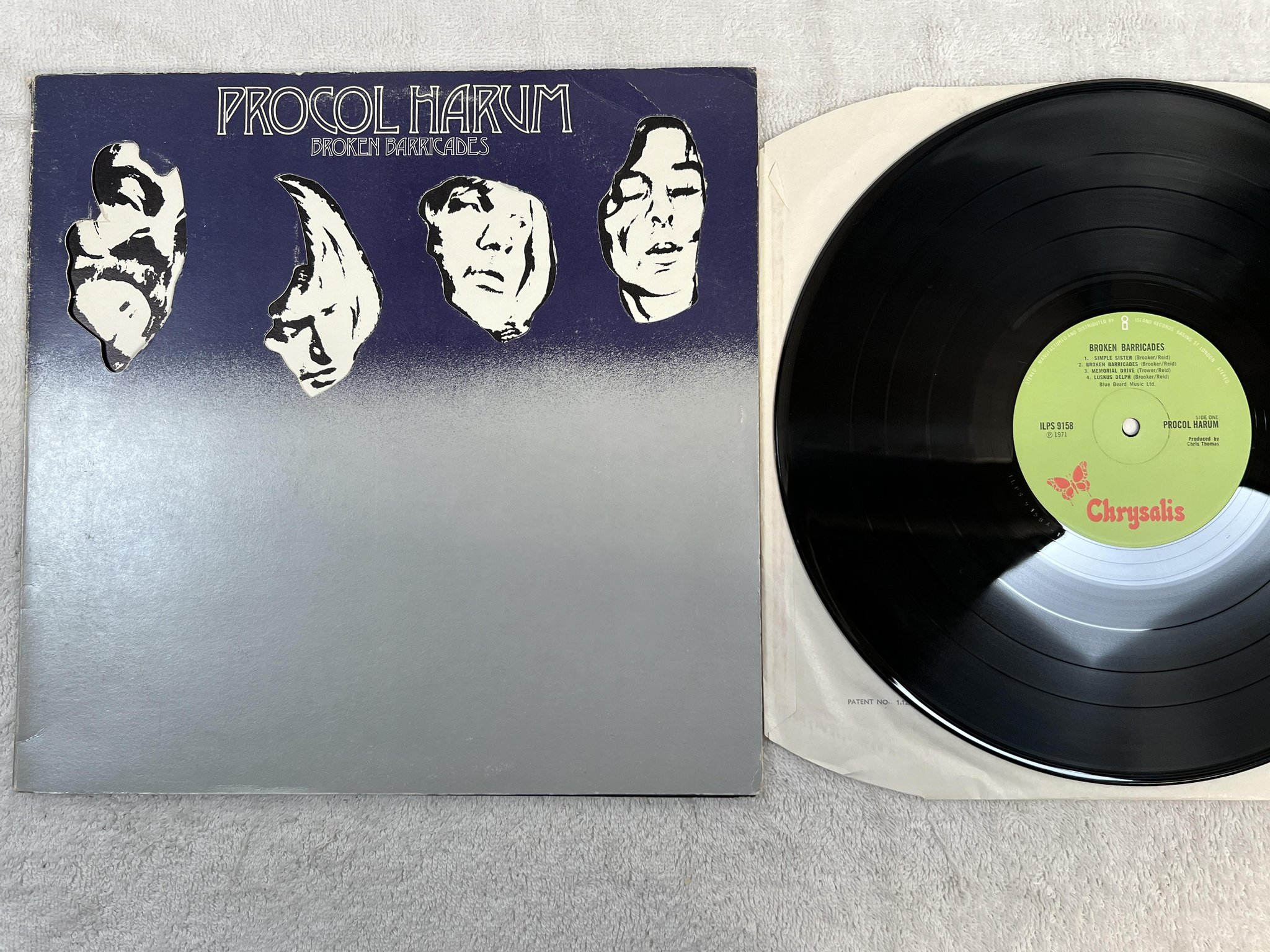 Omslagsbild för skivan PROCOL HARUM broken barricades LP -71 UK CHRYSALIS ILPS 9158