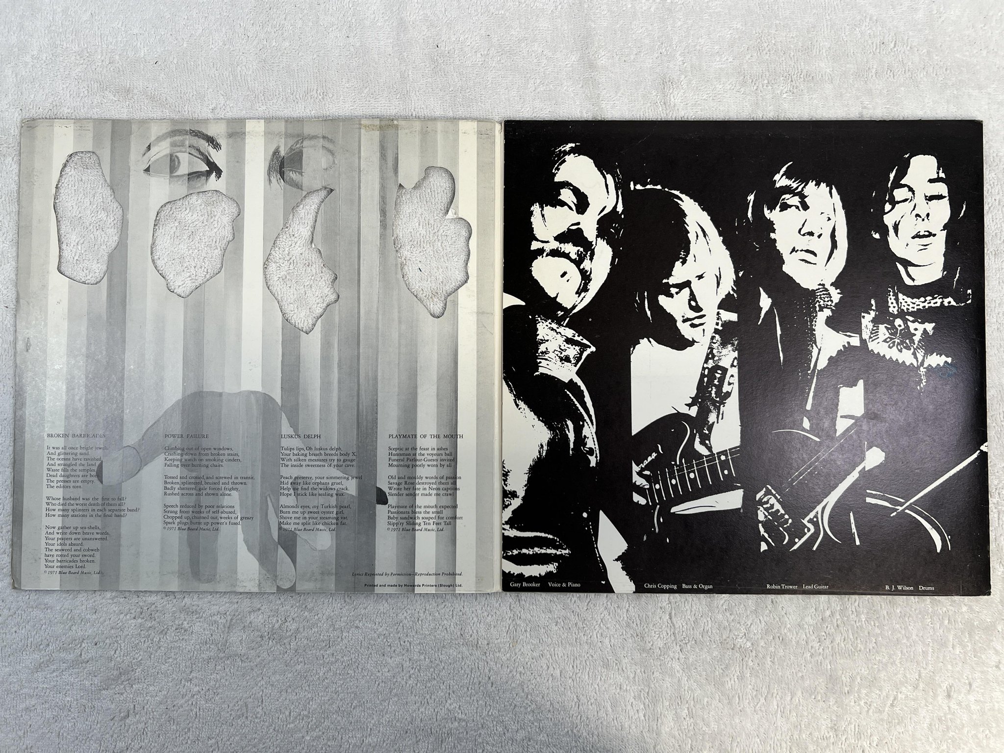 Omslagsbild för skivan PROCOL HARUM broken barricades LP -71 UK CHRYSALIS ILPS 9158