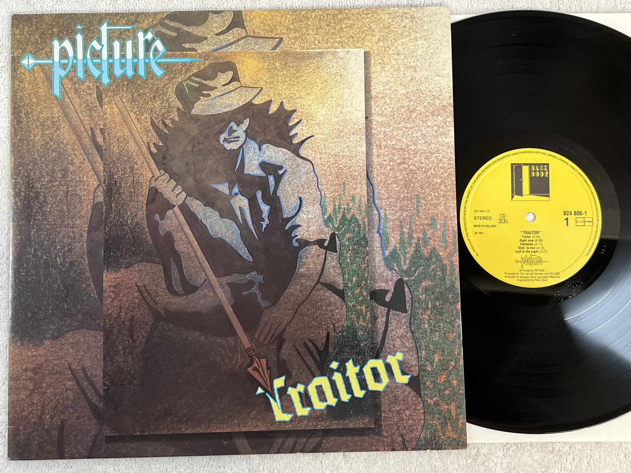 Omslagsbild för skivan PICTURE traitor LP -85 Hol BACKDOOR 824 806-1