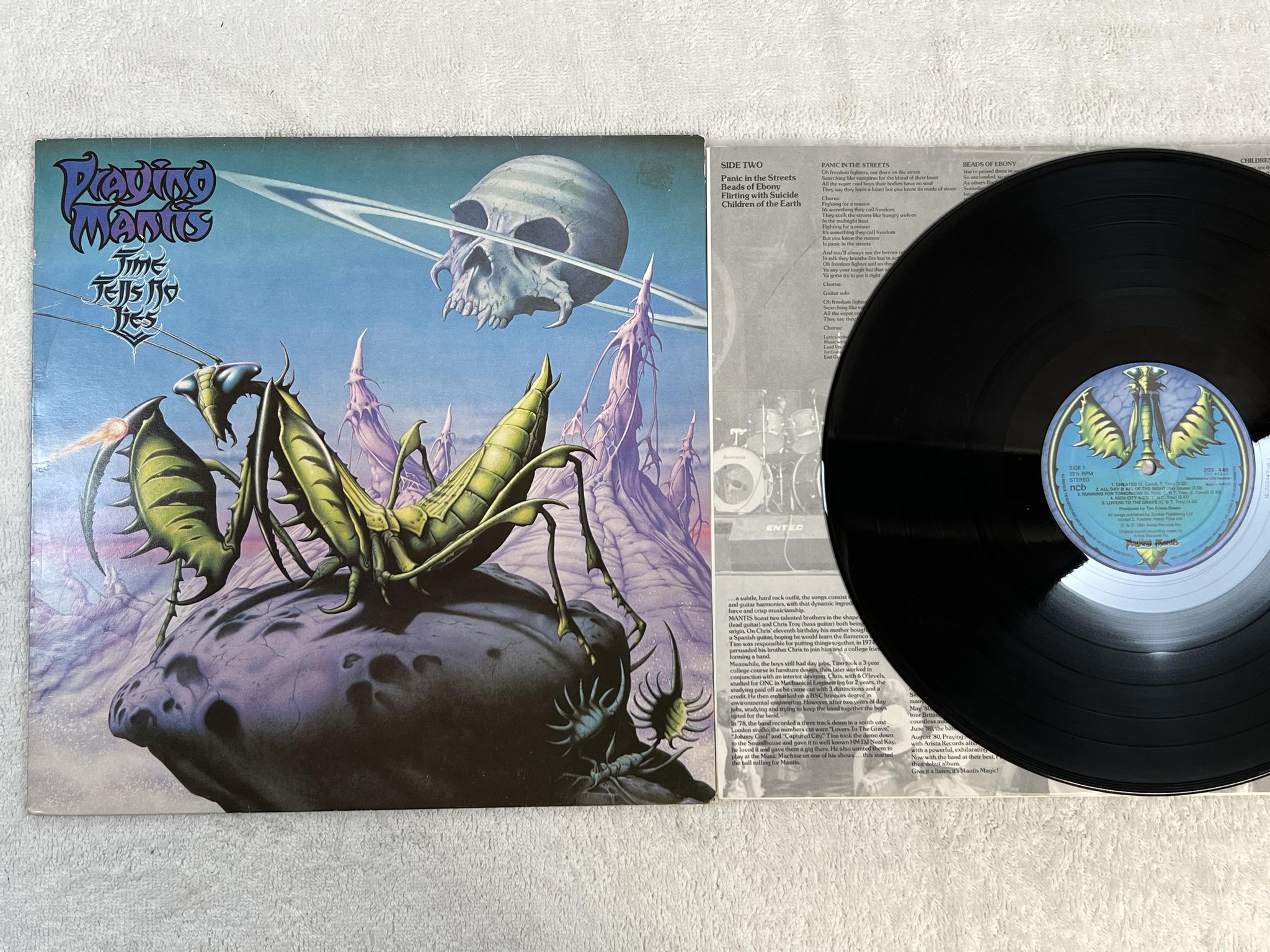 Omslagsbild för skivan PRAYING MANTIS time tells no lies LP -81 ncb ARISTA 203449
