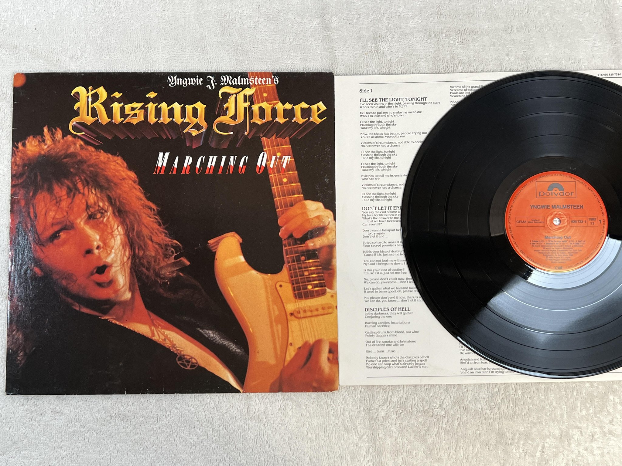 Omslagsbild för skivan YNGWIE MALMSTEEN marching out LP -85 Ger POLYDOR 825 733-1