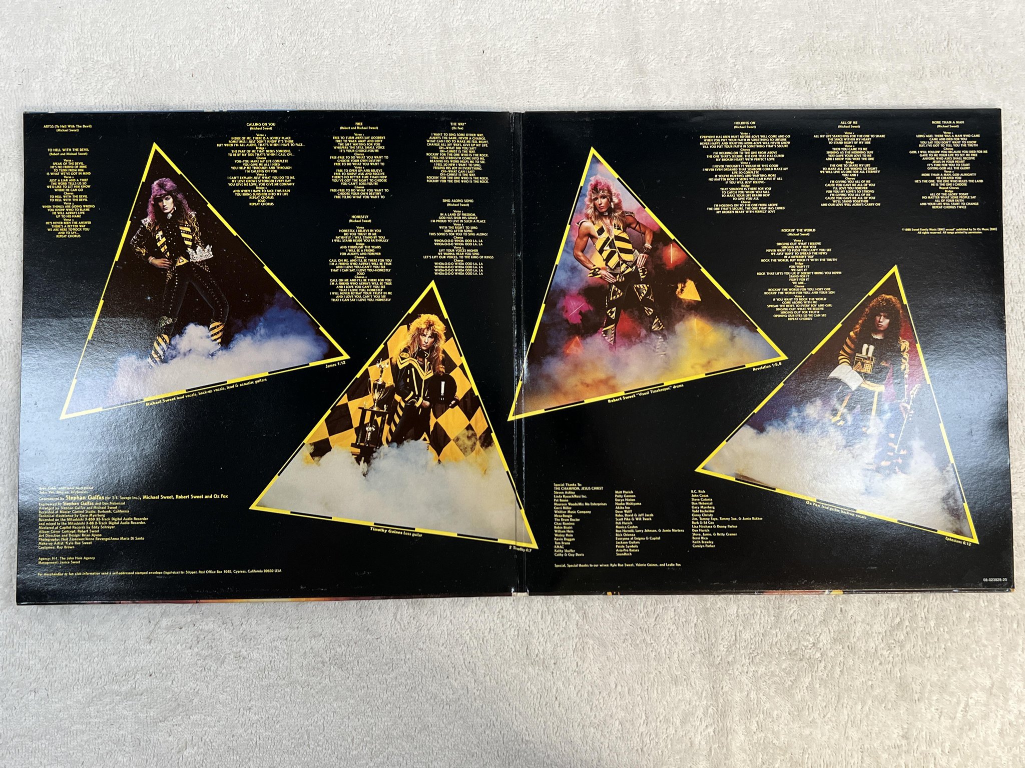 Omslagsbild för skivan STRYPER to hell with the devil LP -86 Hol ENIGMA 3237-1