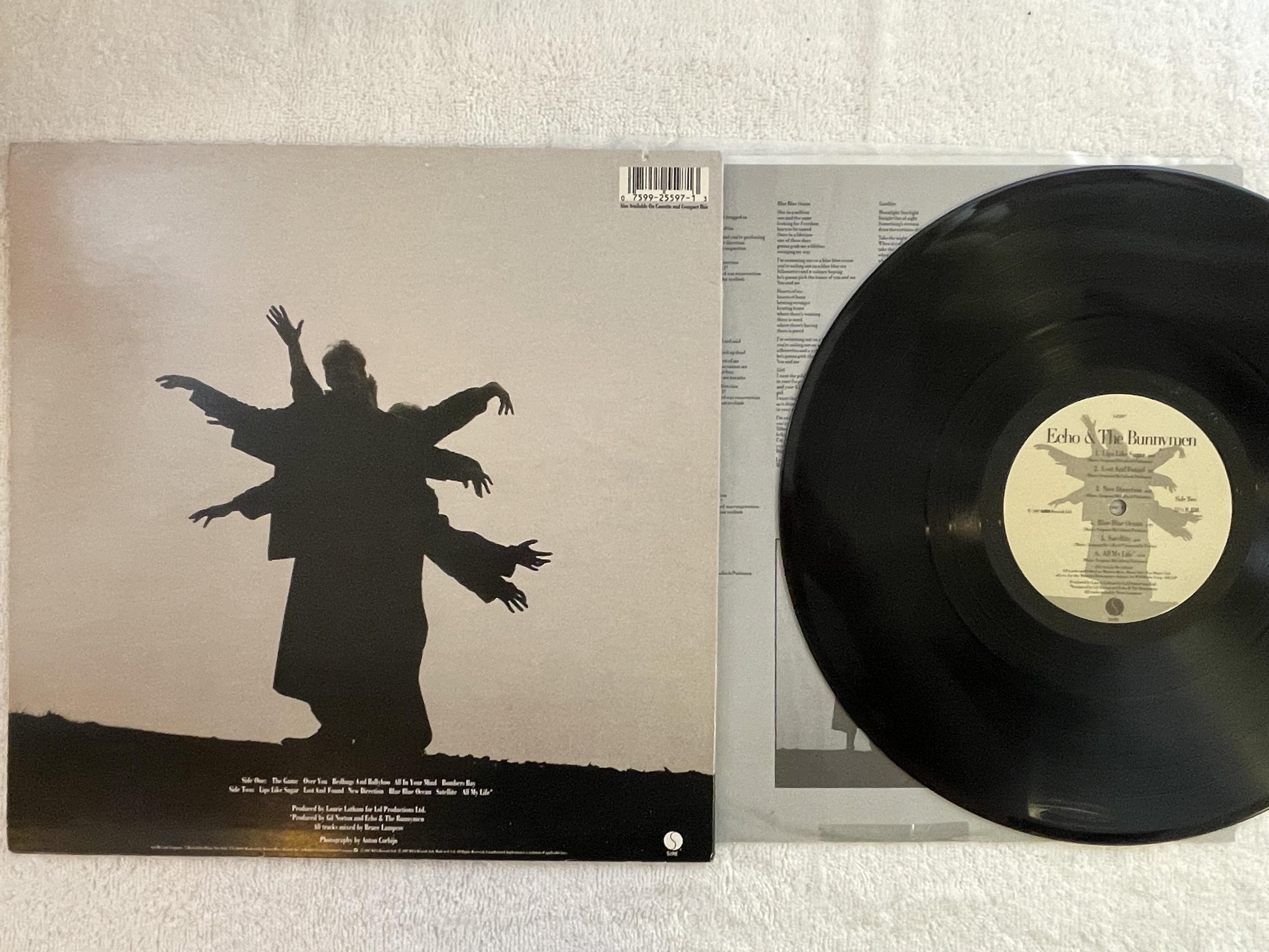 Omslagsbild för skivan ECHO & THE BUNNYMEN s/t LP -87 US SIRE 1-25597