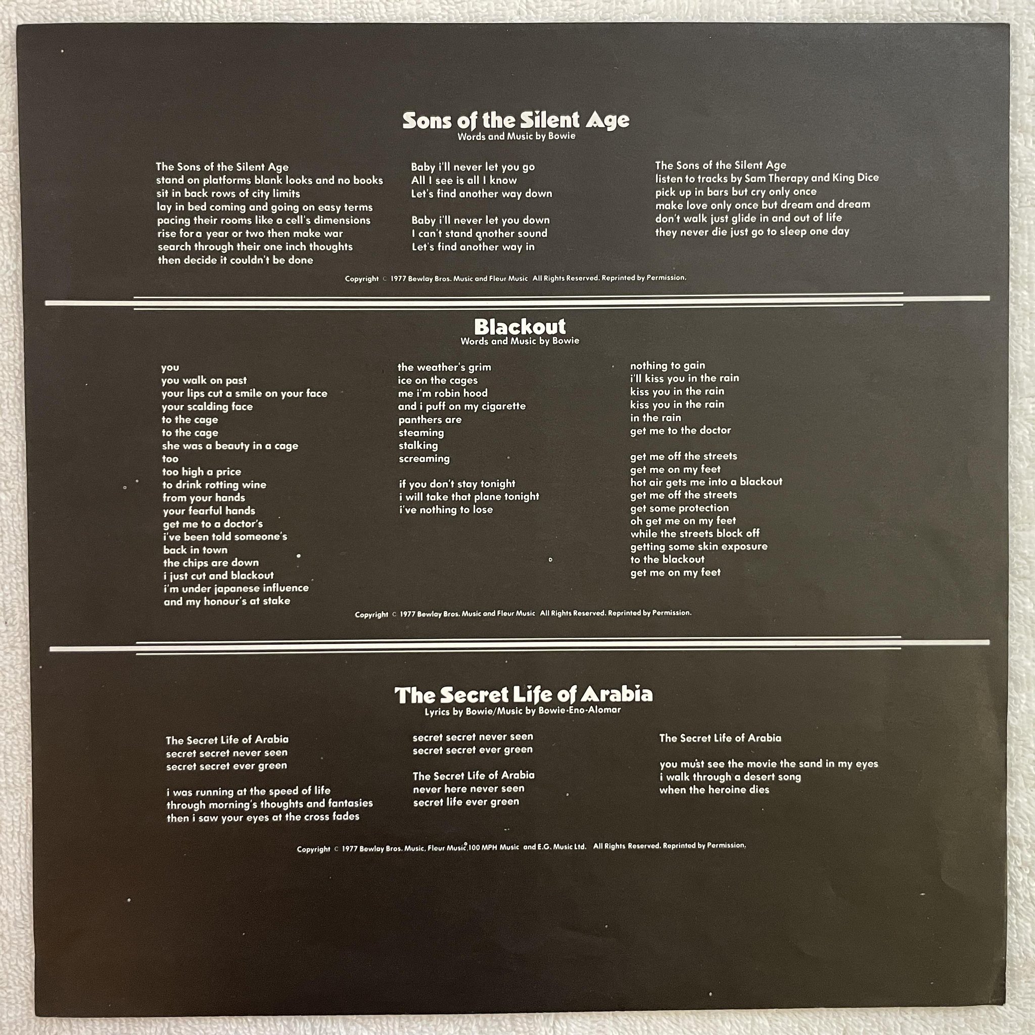 Omslagsbild för skivan DAVID BOWIE heroes LP -77 UK RCA PL 12522 *** Fully laminated cover ***