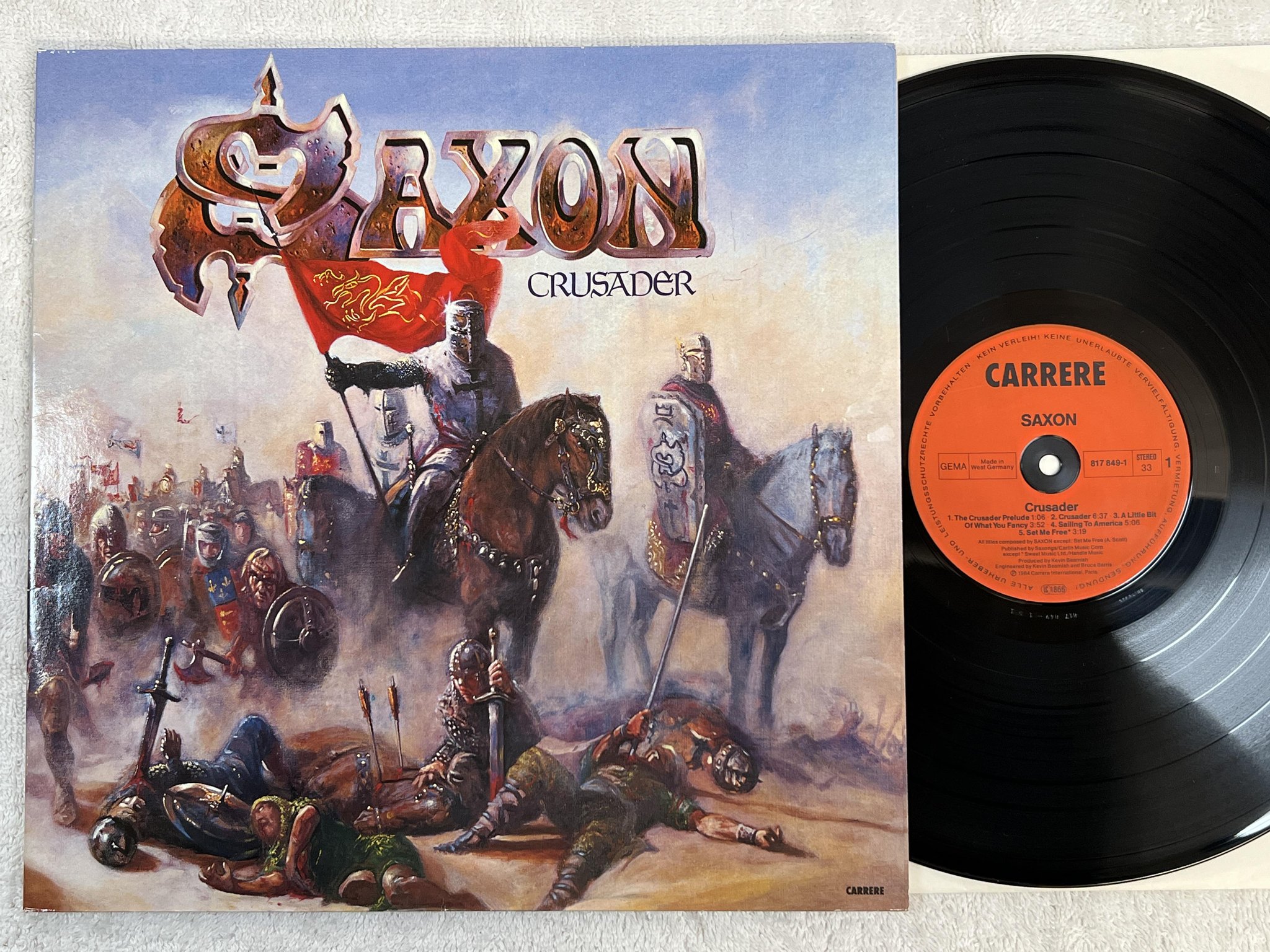Omslagsbild för skivan SAXON crusaders LP -84 Ger CARRERE 817849-1