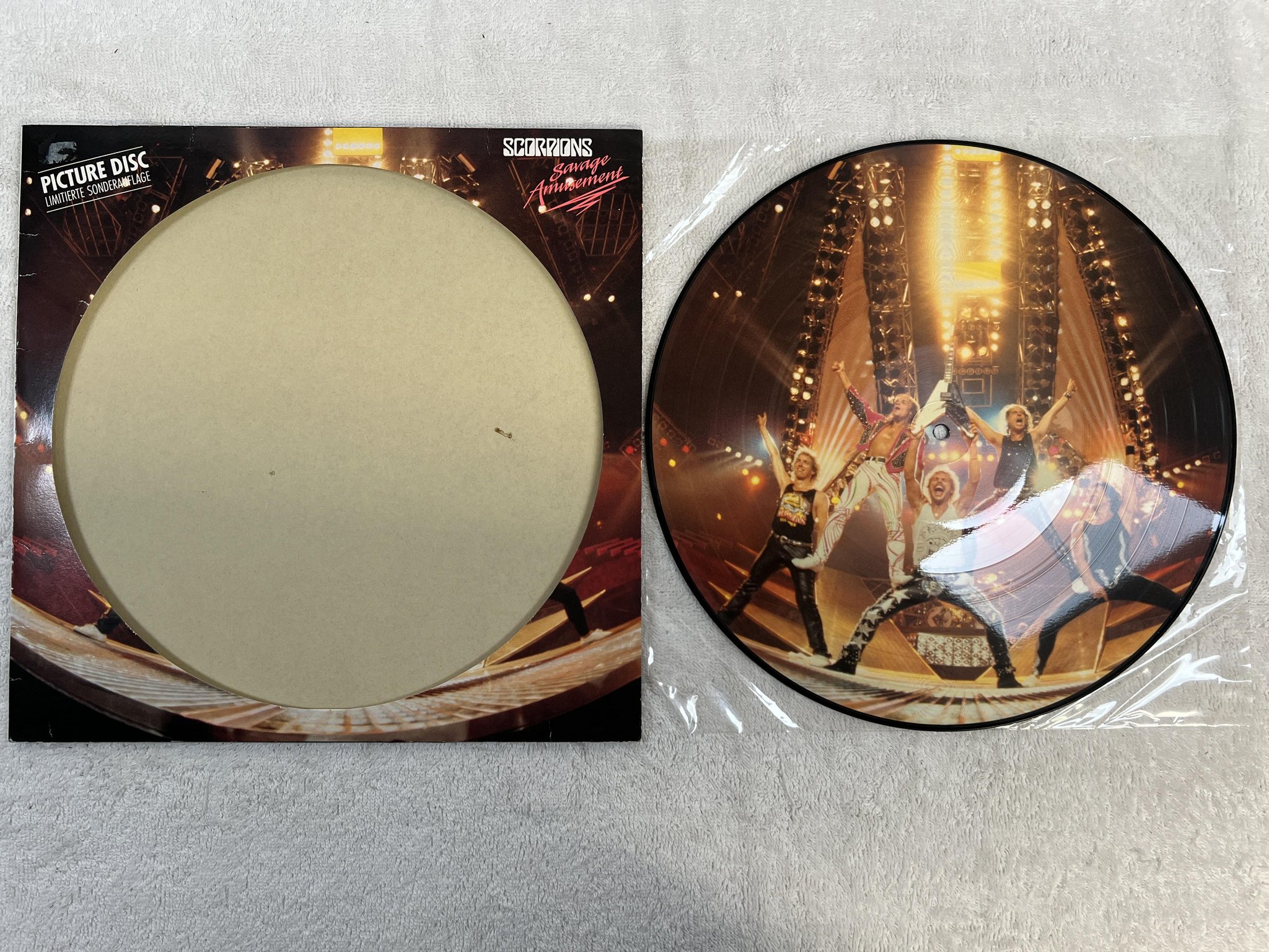 Omslagsbild för skivan SCORPIONS Savage Amusement LP Picture disc Ger HARVEST 1C 064 7 46704 0