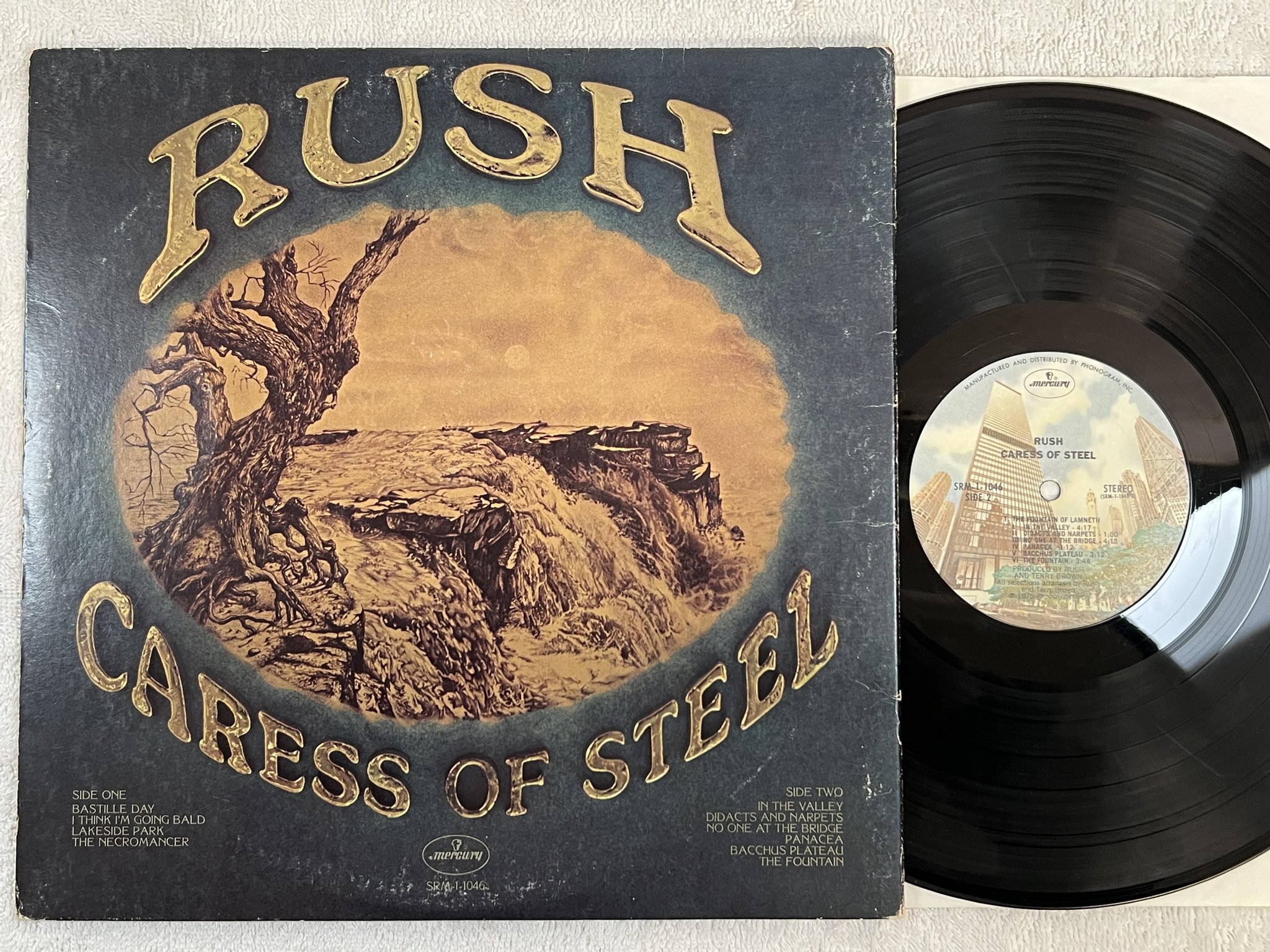 Omslagsbild för skivan RUSH caress of steel LP -75 US MERCURY SRM-1-1046
