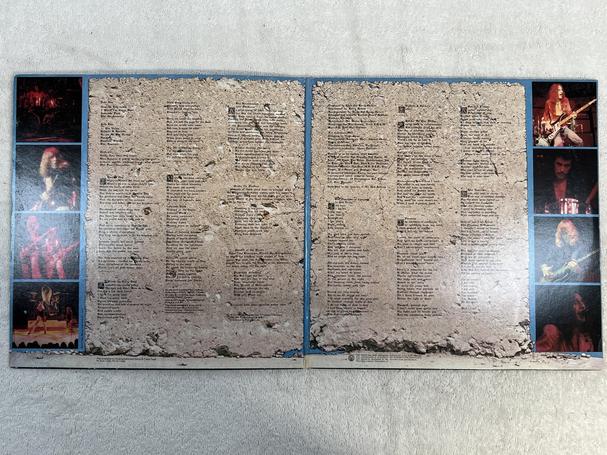 Omslagsbild för skivan RUSH caress of steel LP -75 US MERCURY SRM-1-1046