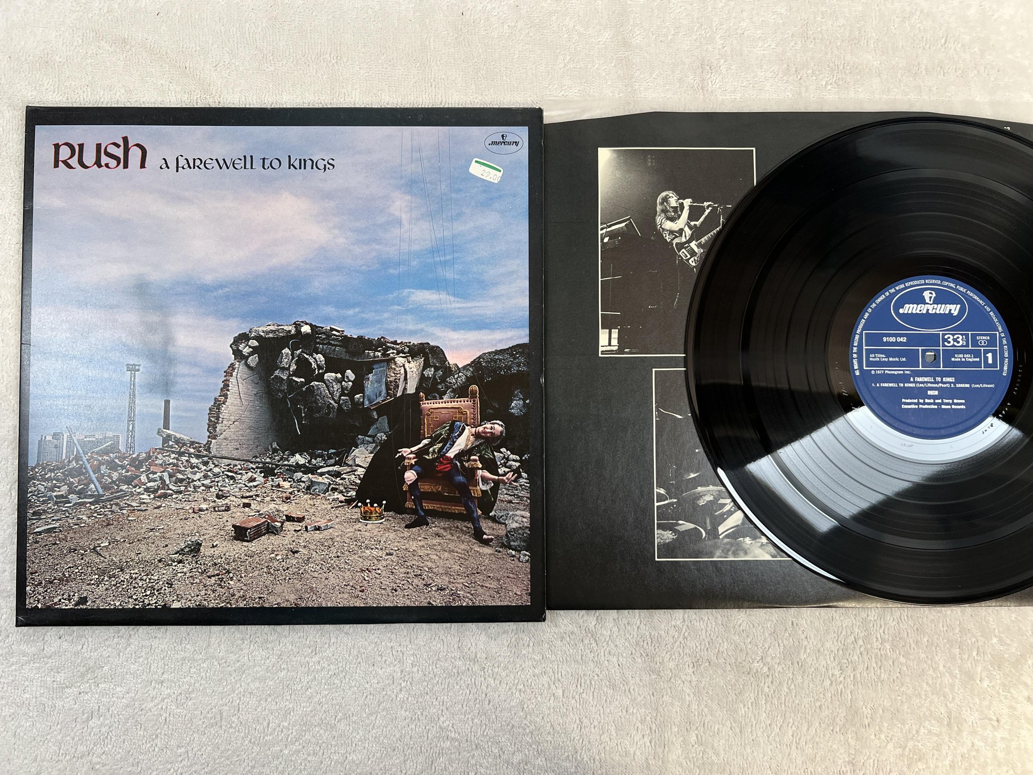 Omslagsbild för skivan RUSH a farwell to kings LP -77 UK MERCURY 9100 042