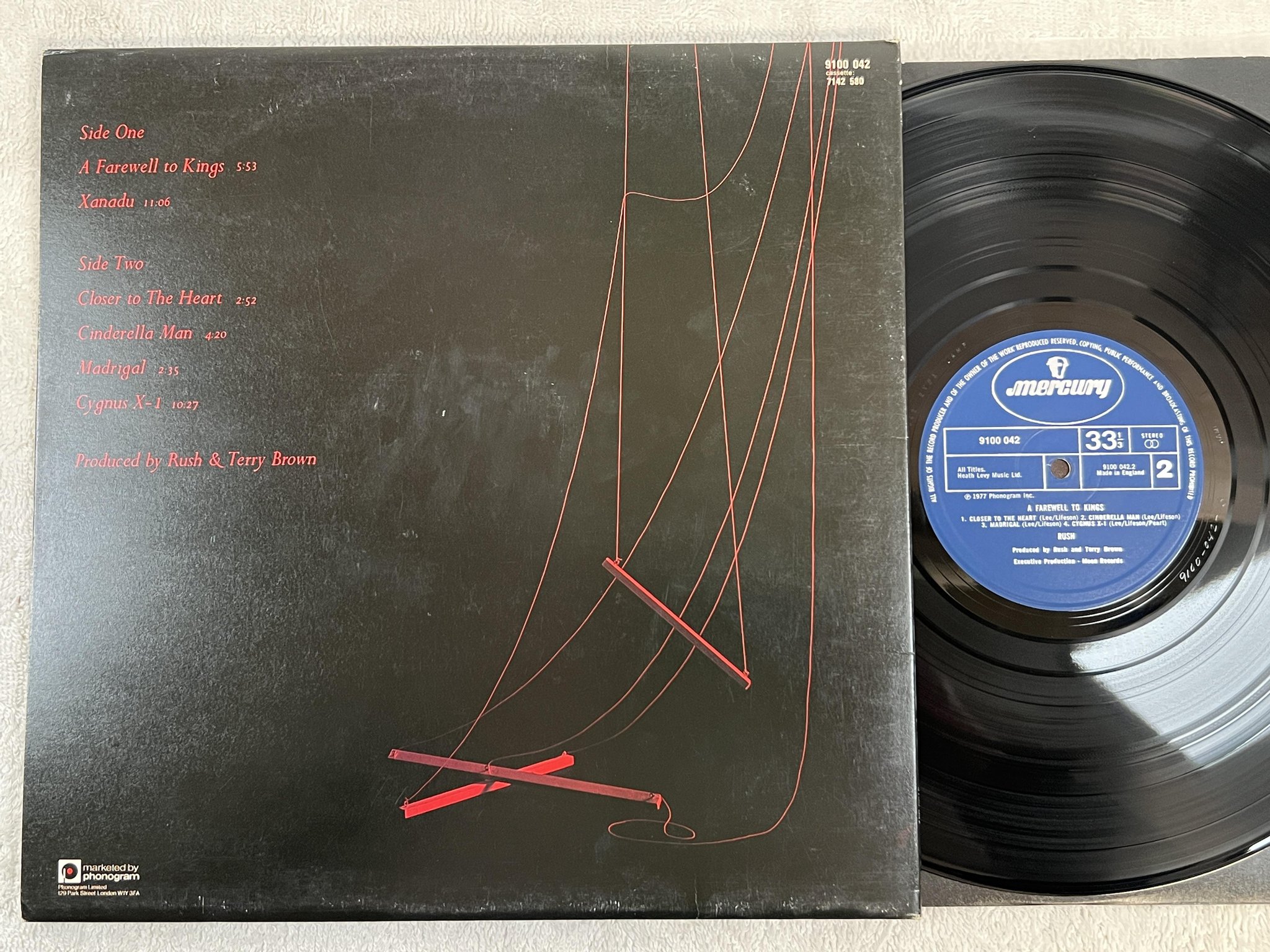 Omslagsbild för skivan RUSH a farwell to kings LP -77 UK MERCURY 9100 042