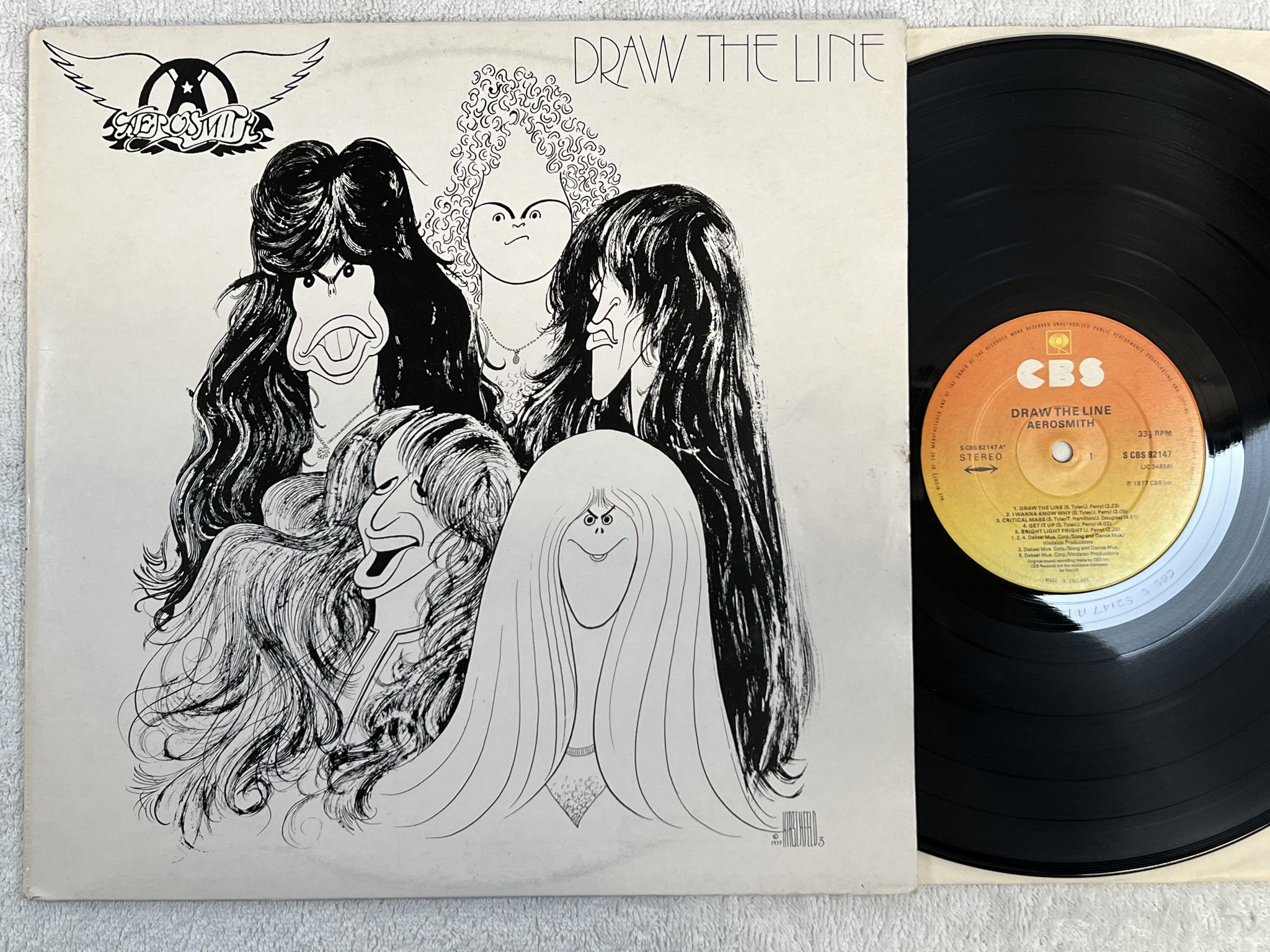 Omslagsbild för skivan AEROSMITH draw the line LP -77 UK S CBS 82147