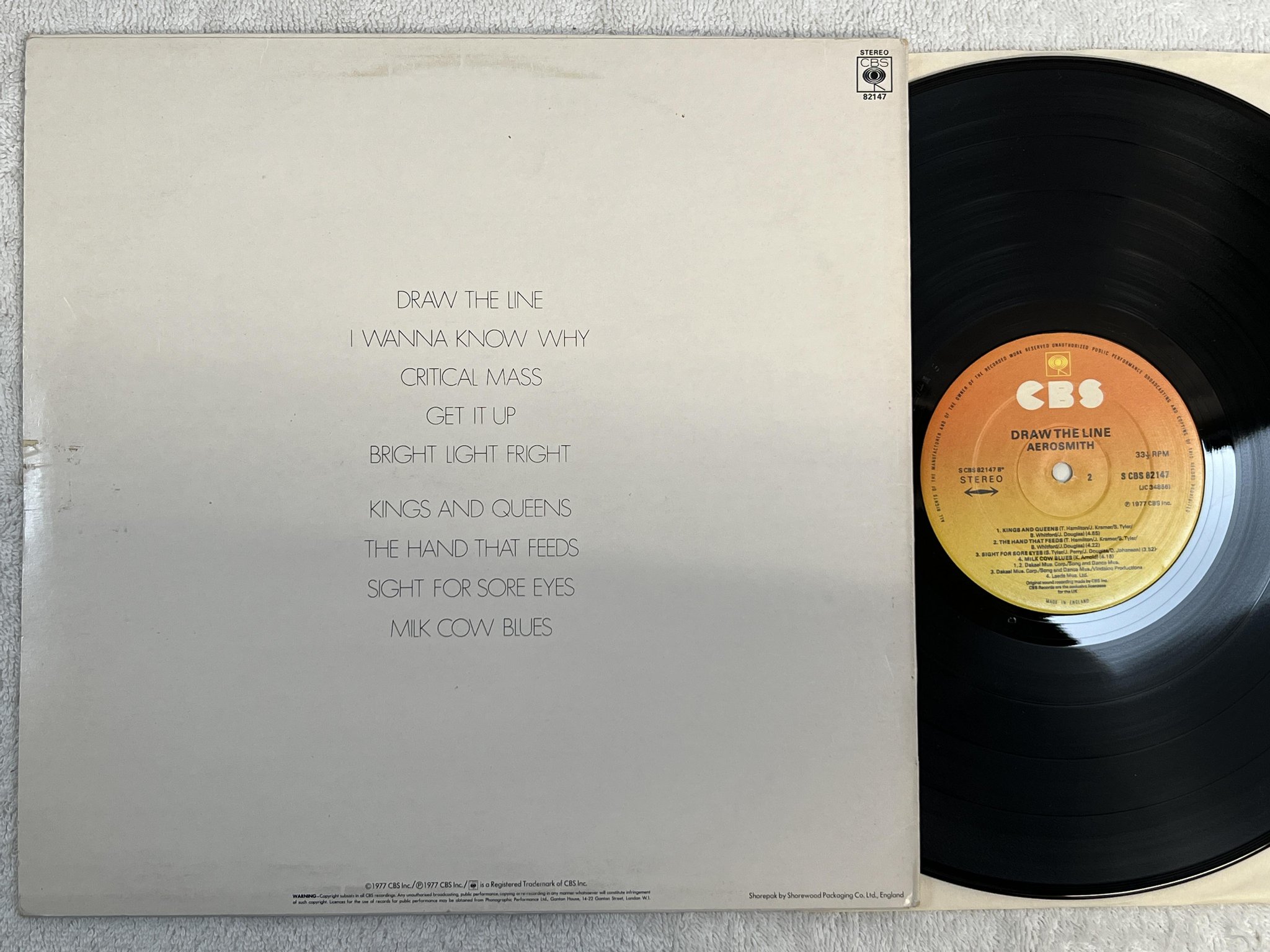 Omslagsbild för skivan AEROSMITH draw the line LP -77 UK S CBS 82147