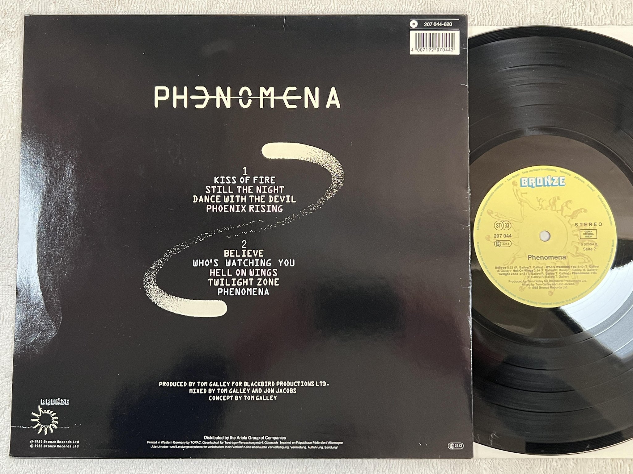 Omslagsbild för skivan PHENOMENA s/t LP -85 BRONZE 207 044
