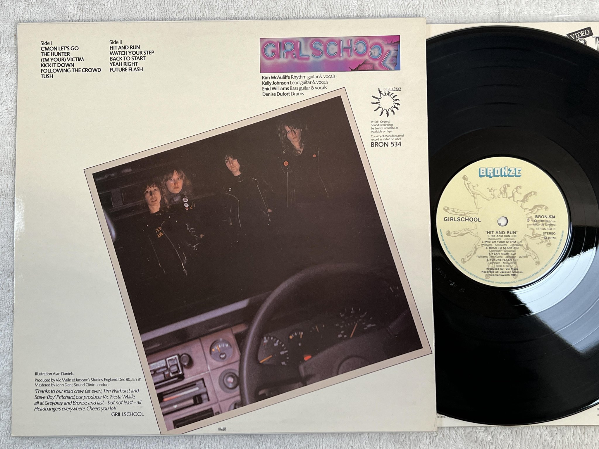 Omslagsbild för skivan GIRLSCHOOL Hit And Run LP -81 ncb BRONZE BRON 534