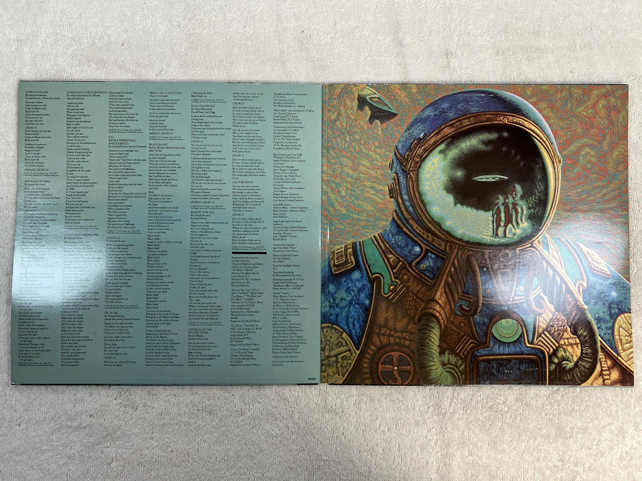 Omslagsbild för skivan BLUE ÖYSTER CULT extraterrestrial live 2xLP -82 Hol CBS 22203