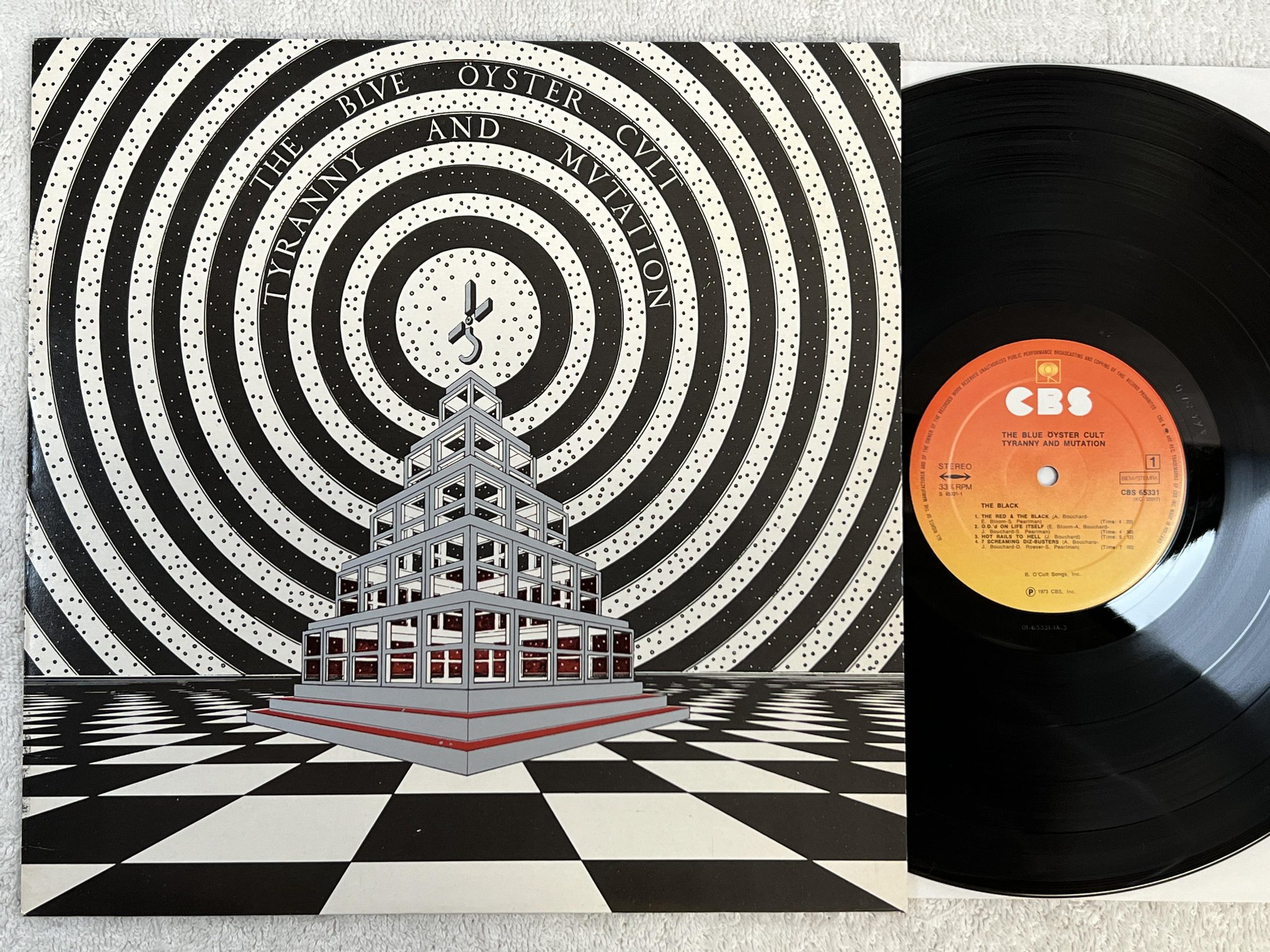 Omslagsbild för skivan BLUE ÖYSTER CULT tyranny and mutation LP Hol CBS 65331