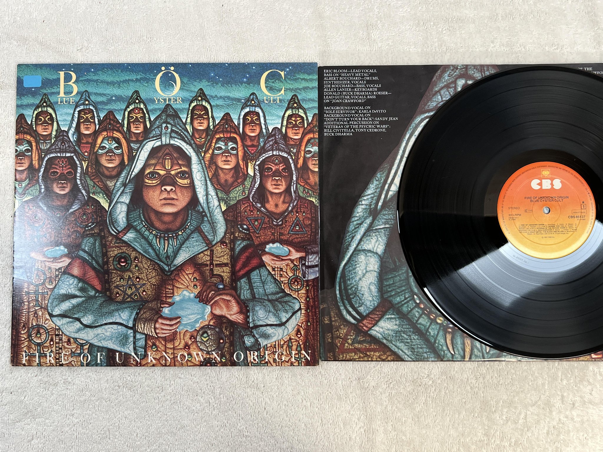 Omslagsbild för skivan BLUE ÖYSTER CULT fire of unknown origin LP Hol CBS 85137