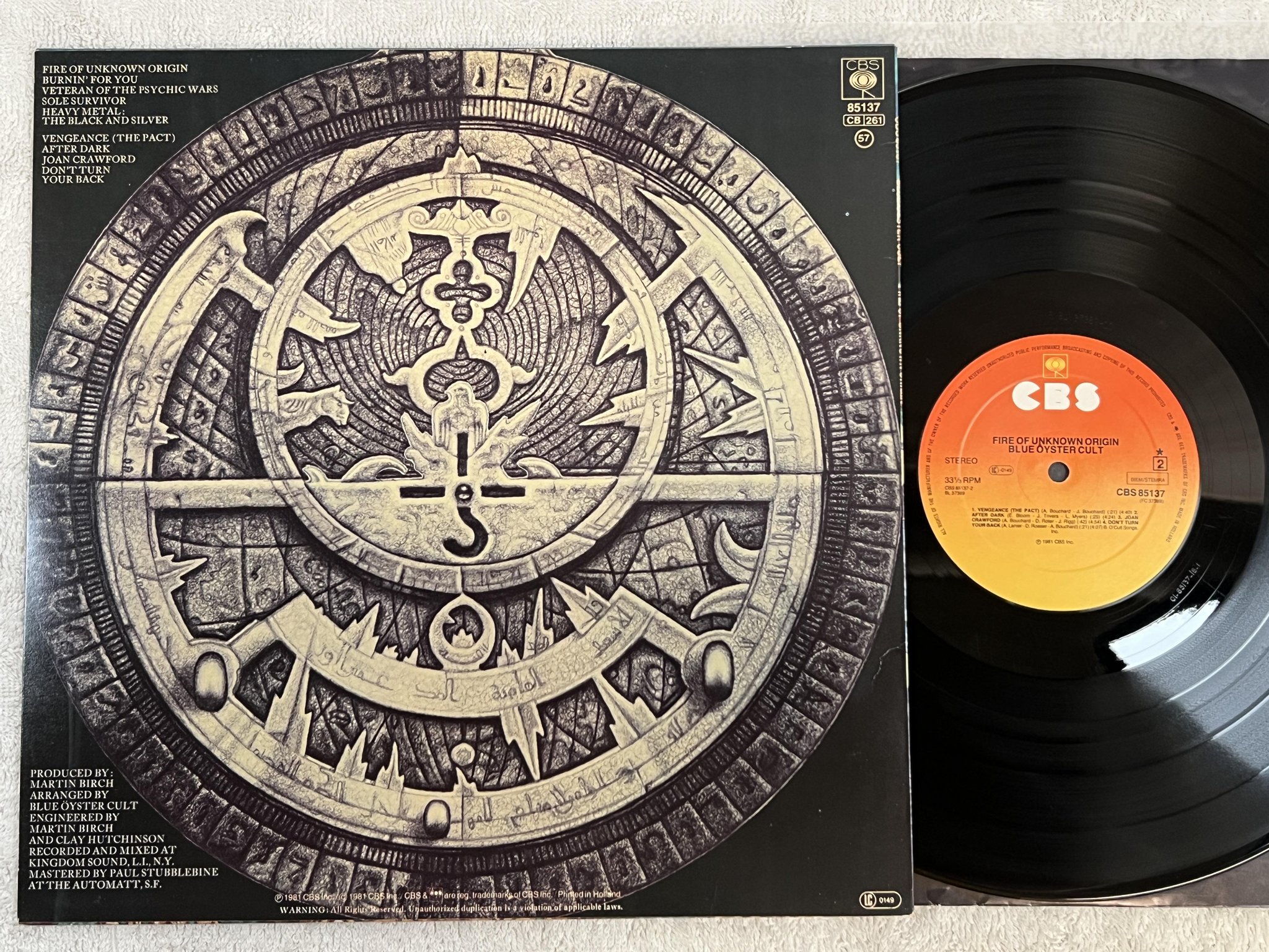 Omslagsbild för skivan BLUE ÖYSTER CULT fire of unknown origin LP Hol CBS 85137