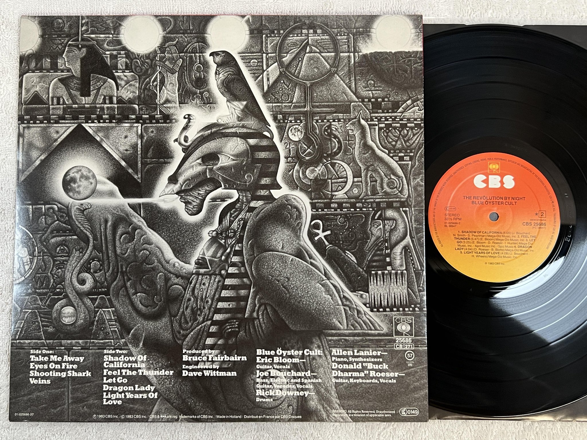 Omslagsbild för skivan BLUE ÖYSTER CULT the revolution by night LP -83 Hol CBS 25686