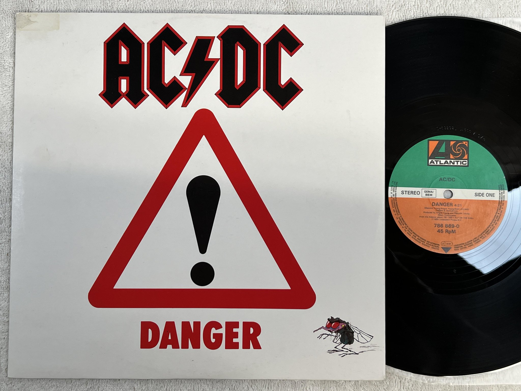 Omslagsbild för skivan AC/DC back in business 12" -85 Ger ATLANTIC 786 869-0