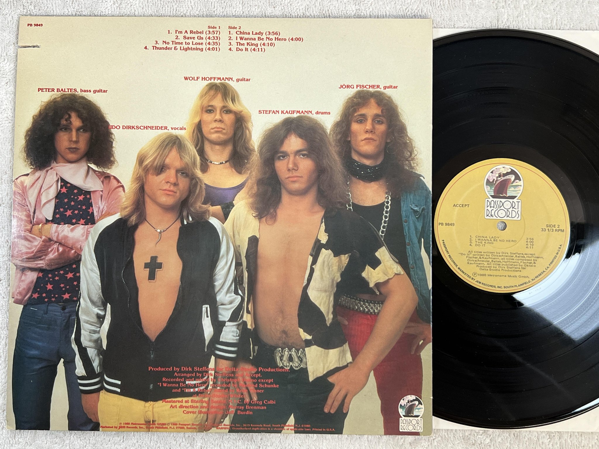 Omslagsbild för skivan ACCEPT s/t LP -80 US PASSPORT PB 9849