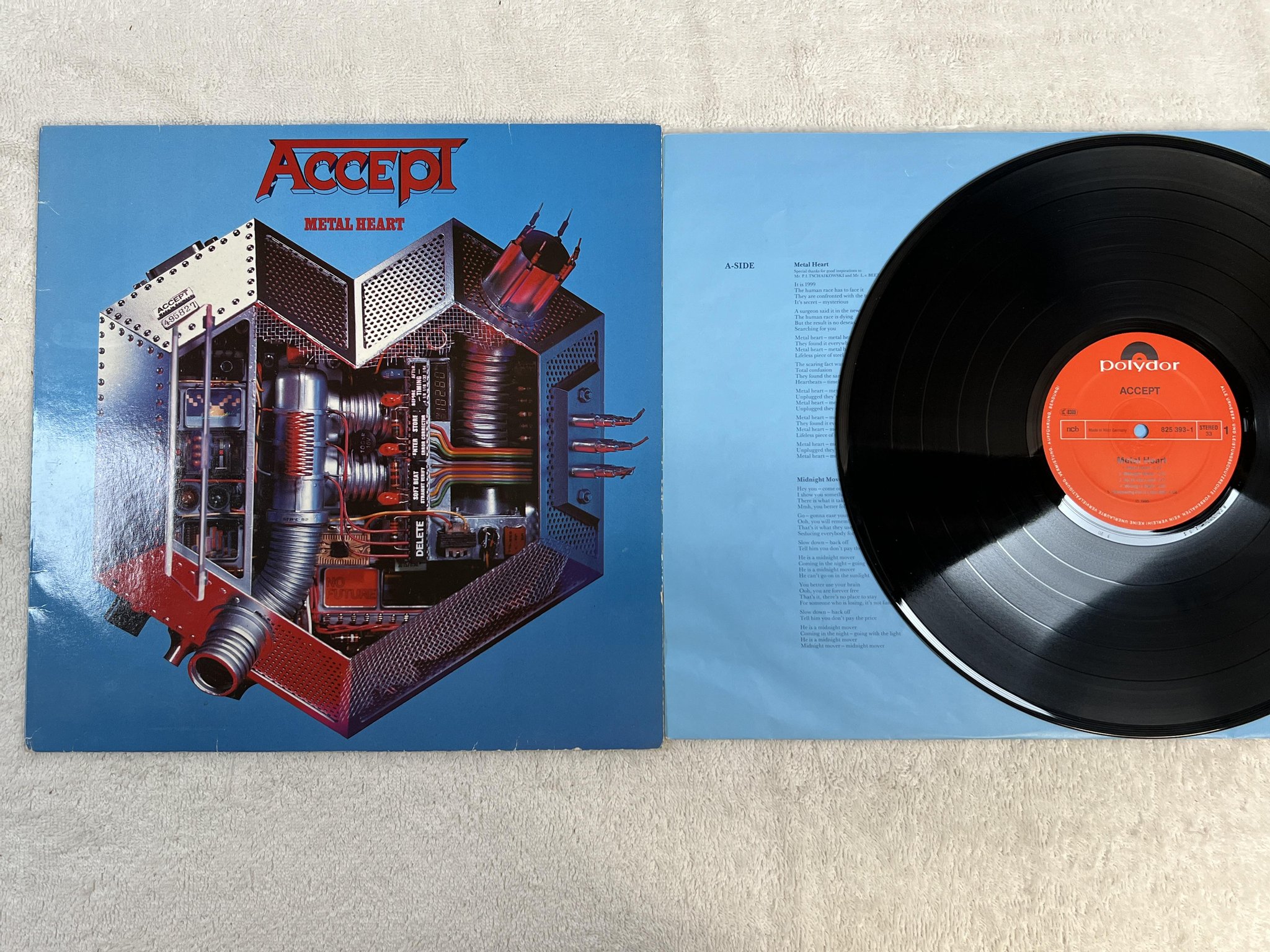 Omslagsbild för skivan ACCEPT metal heart LP -85 ncb POLYDOR 825 393-1