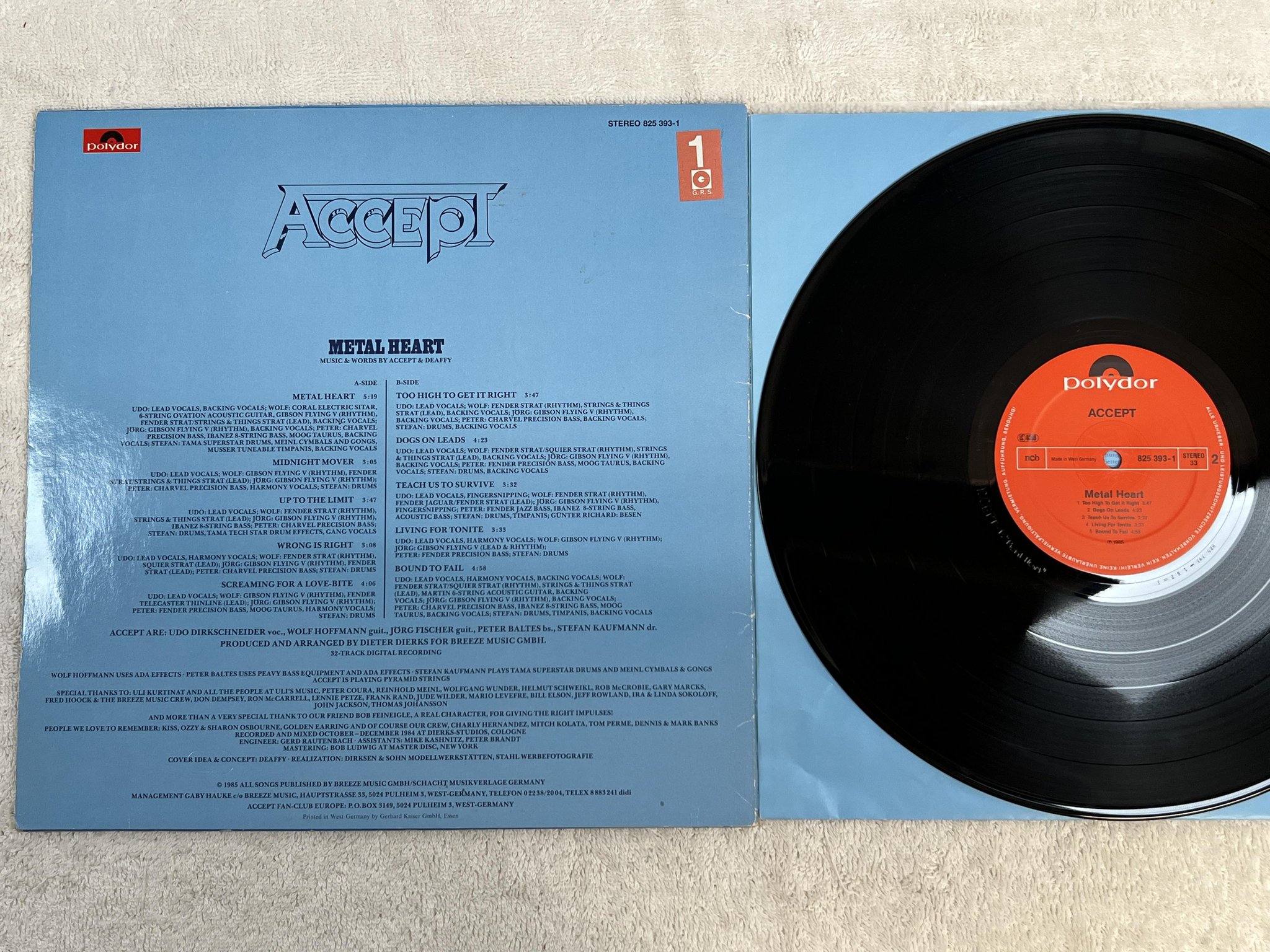 Omslagsbild för skivan ACCEPT metal heart LP -85 ncb POLYDOR 825 393-1
