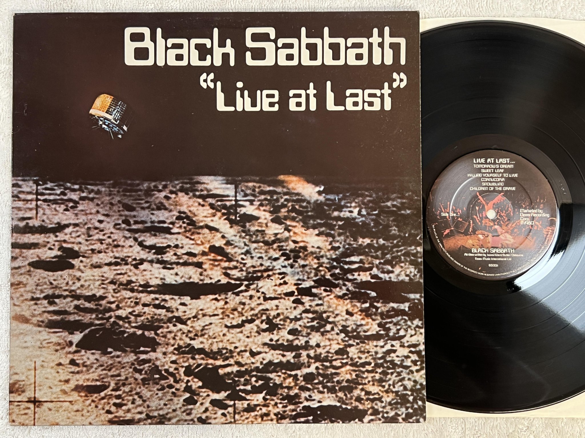 Omslagsbild för skivan BLACK SABBATH live at last LP -80 NEMS BS 001