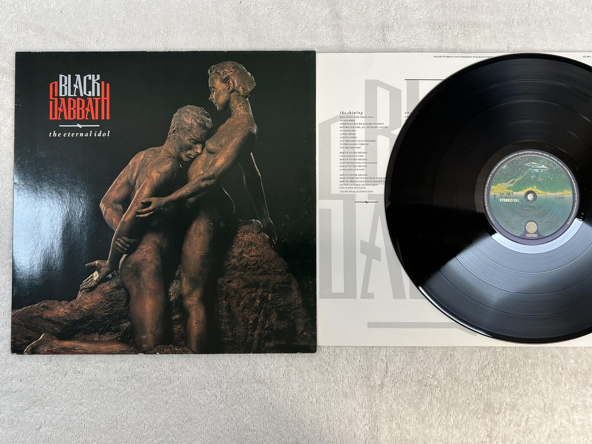 Omslagsbild för skivan BLACK SABBATH the eternal idol LP -87 Hol VERTIGO 832708-1
