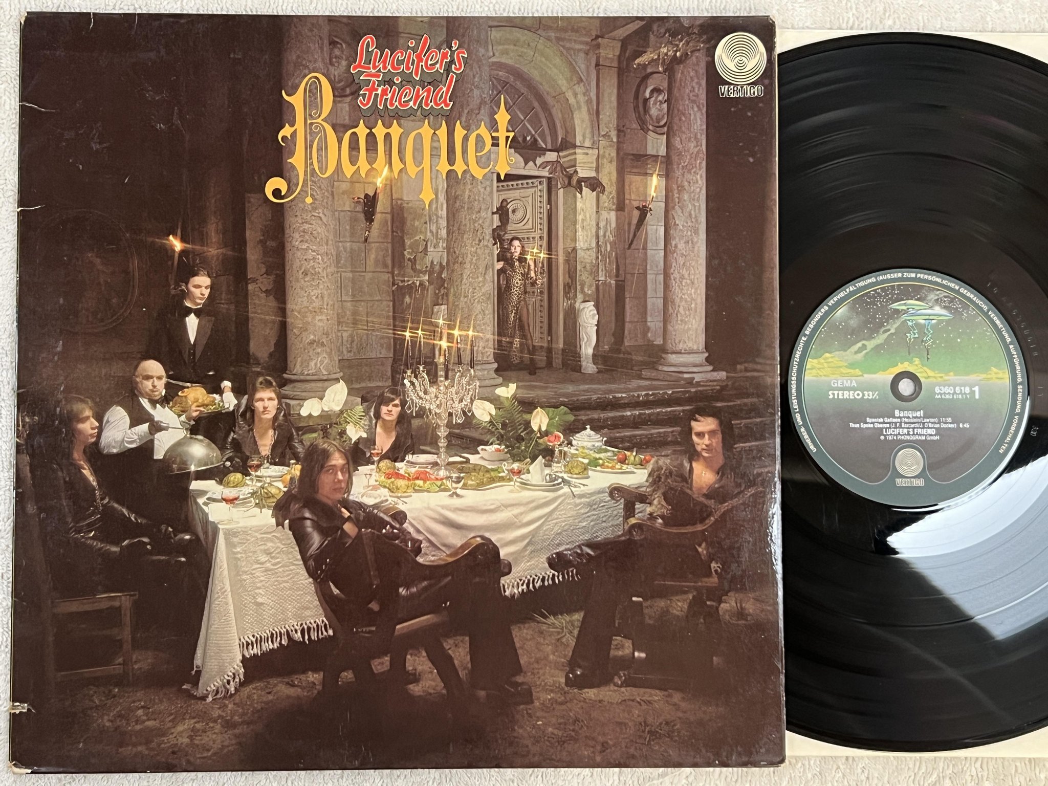 Omslagsbild för skivan LUCIFERS FRIEND banquet LP -74 Ger VERTIGO 6360 618