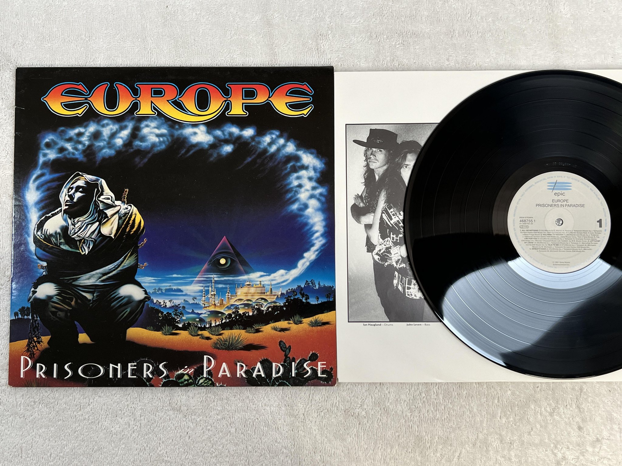 Omslagsbild för skivan EUROPE prisonoers in paradise LP -91 Hol EPIC 4687551