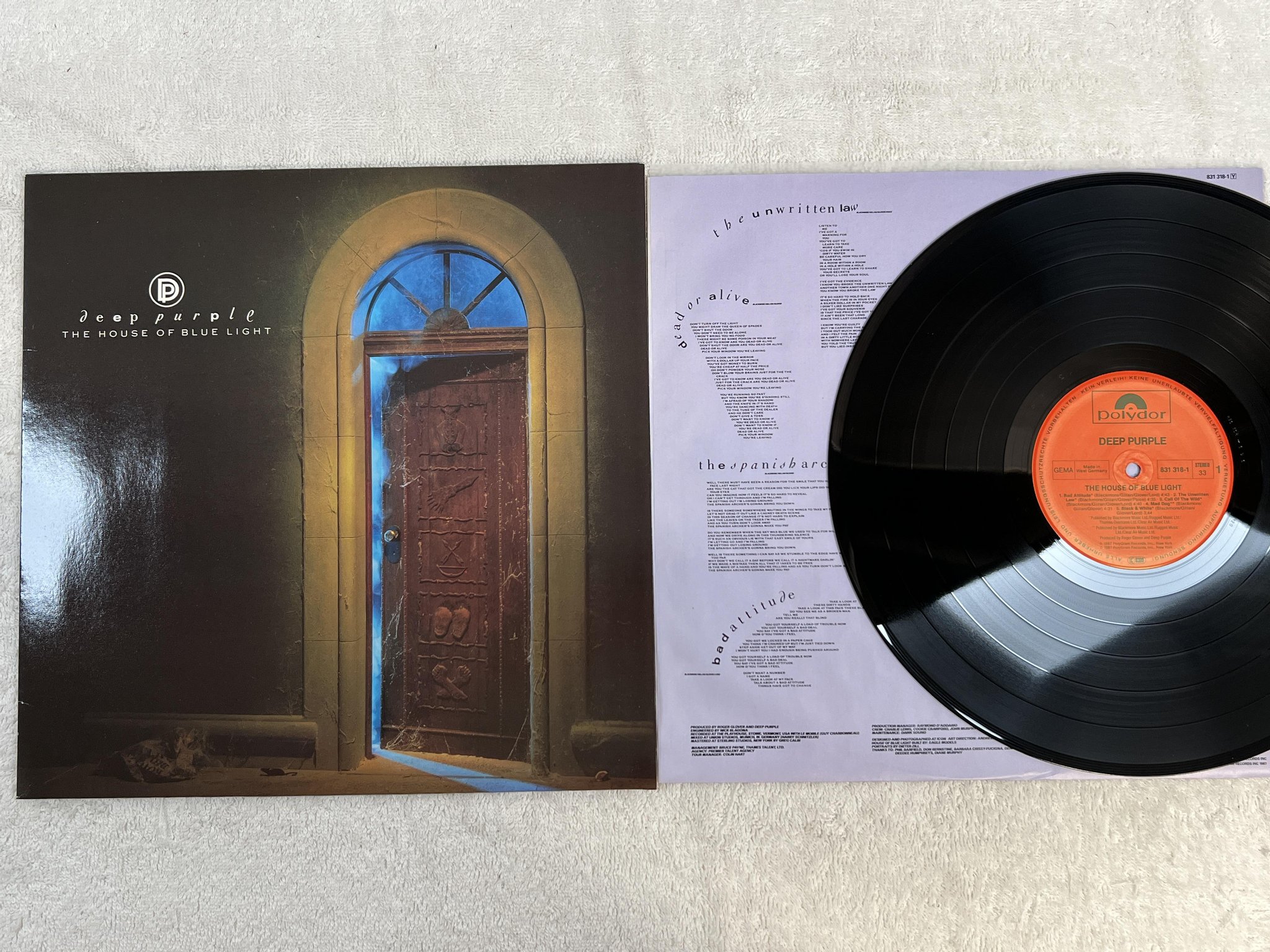 Omslagsbild för skivan DEEP PURPLE the house of blue light LP -87 Ger POLYDOR 831318-1