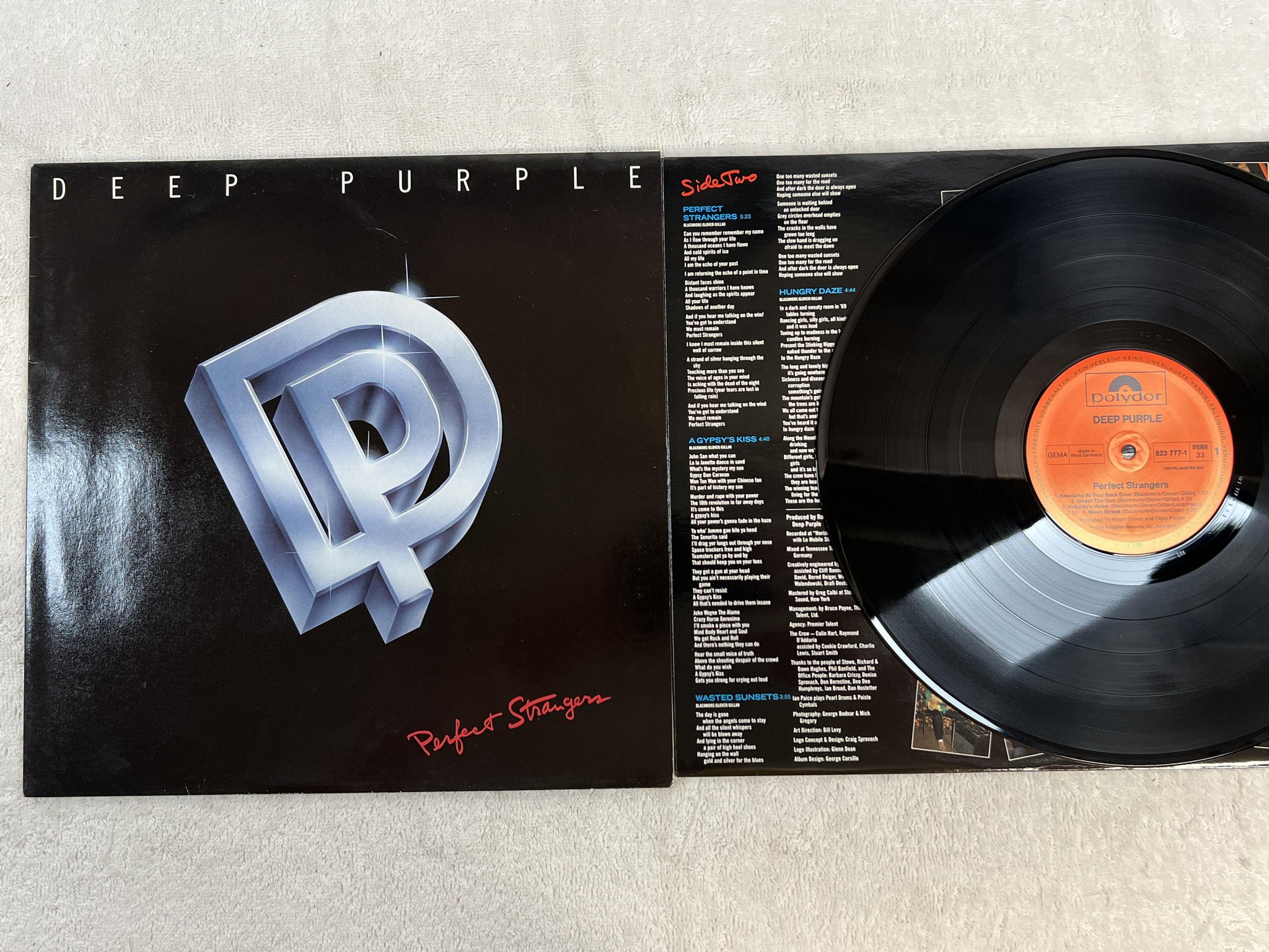 Omslagsbild för skivan DEEP PURPLE perfect strangers LP -84 Ger POLYDOR 823 777-1