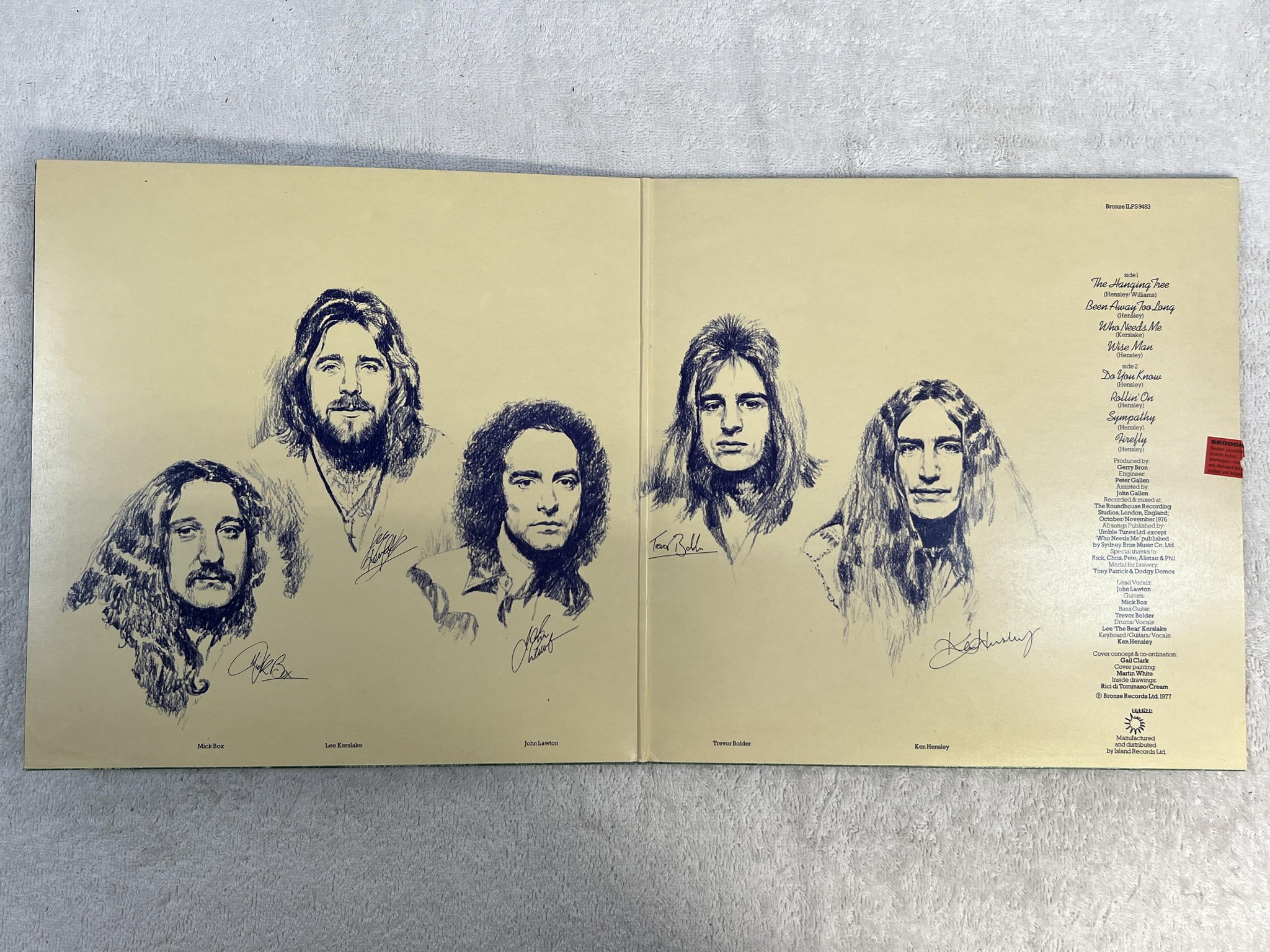 Omslagsbild för skivan URIAH HEEP firefly LP -77 UK BRONZE ILPS 9483