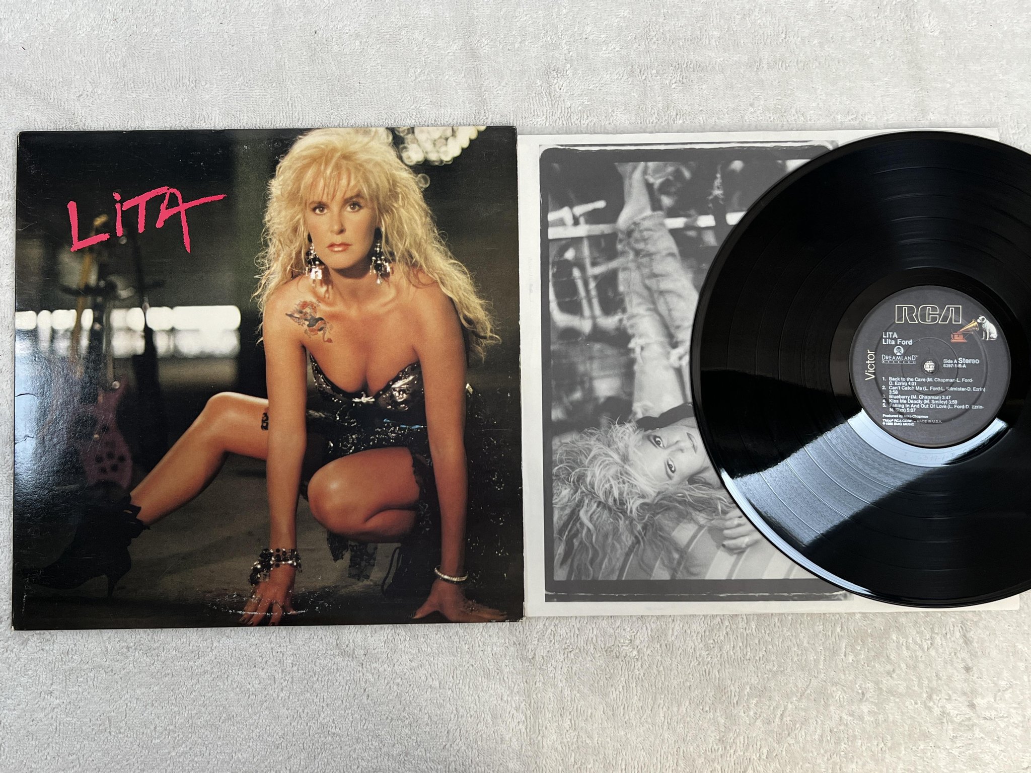 Omslagsbild för skivan LITA FORD Lita LP -88 US RCA 6397-1-R