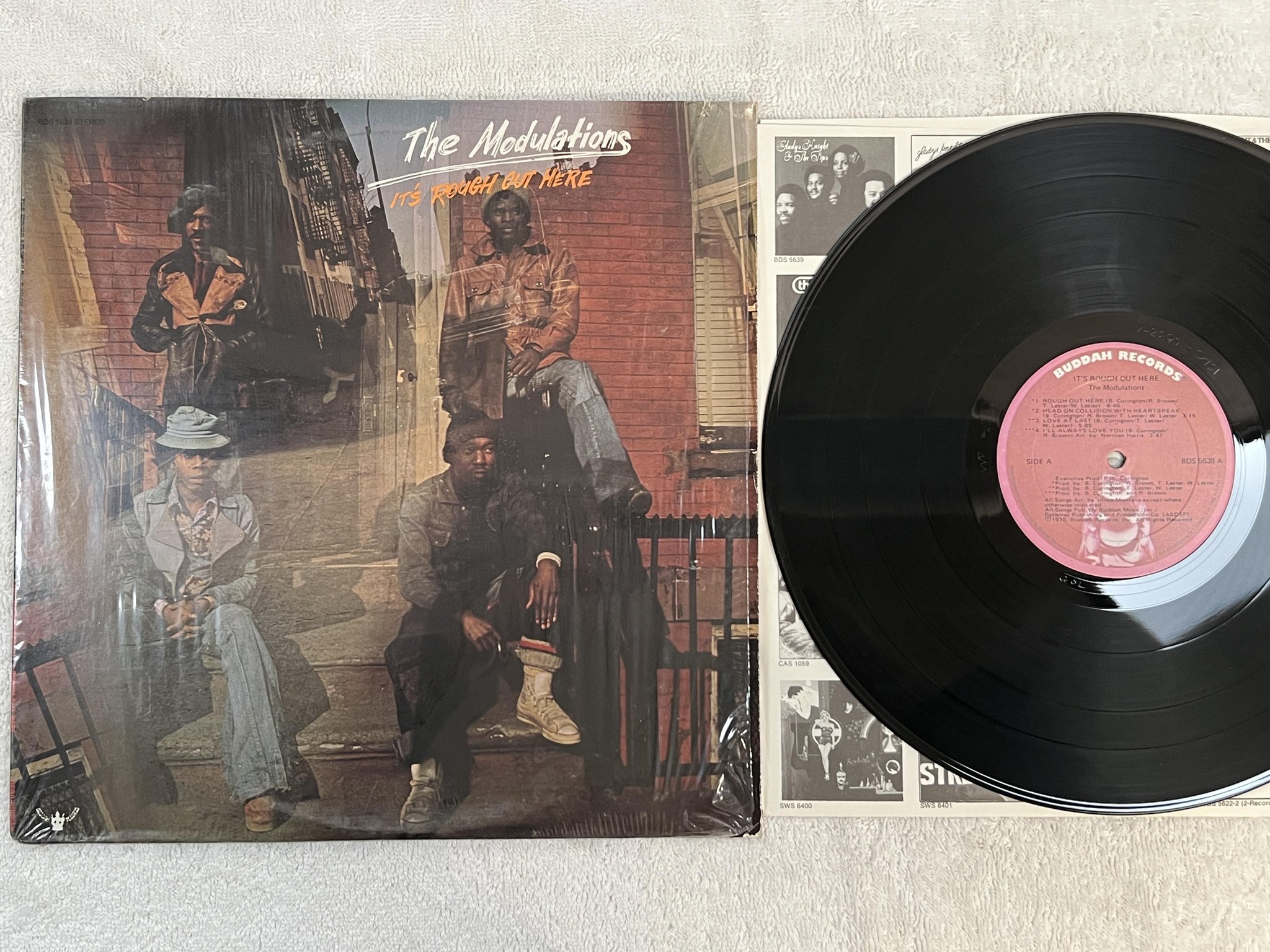 Omslagsbild för skivan THE MODULATIONS It's Rough Out Here LP -75 US BUDDAH BDS 5638 *** RARE SOUL ***