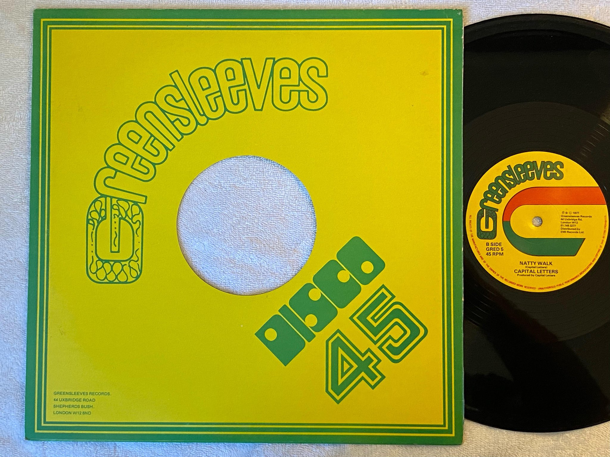 Omslagsbild för skivan CAPITAL LETTERS smoking my ganja 12"Single -78 UK GREENSLEEVES GRED 5