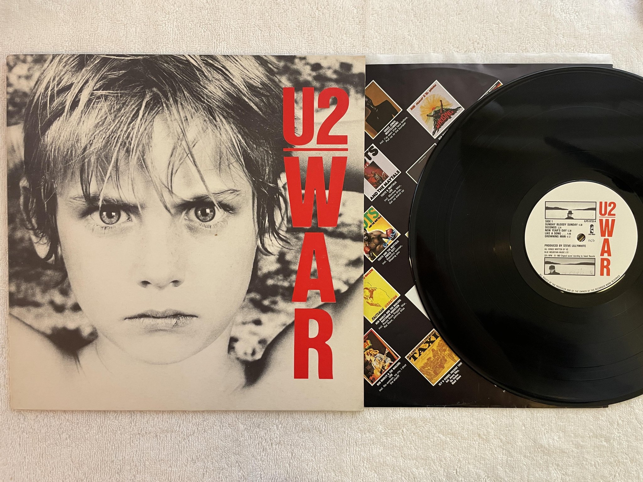 Omslagsbild för skivan U2 war LP -83 ncb ISLAND ILPS 9733