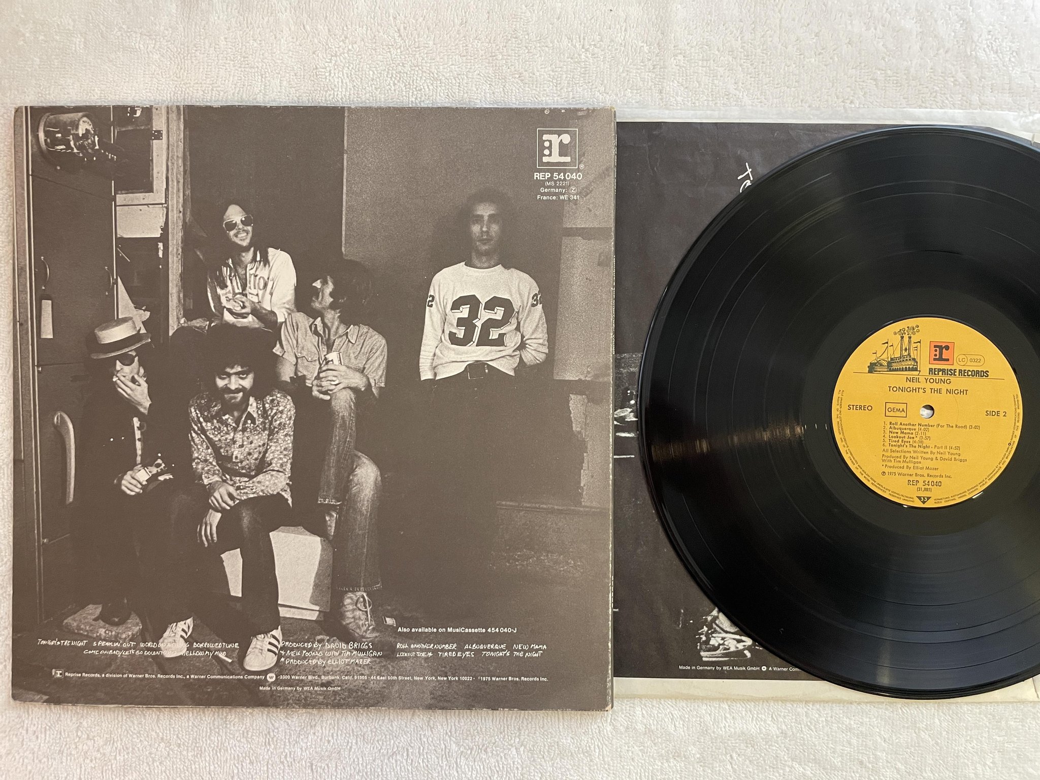 Omslagsbild för skivan NEIL YOUNG tonight's the night LP -75 Ger REPRISE REP 54040